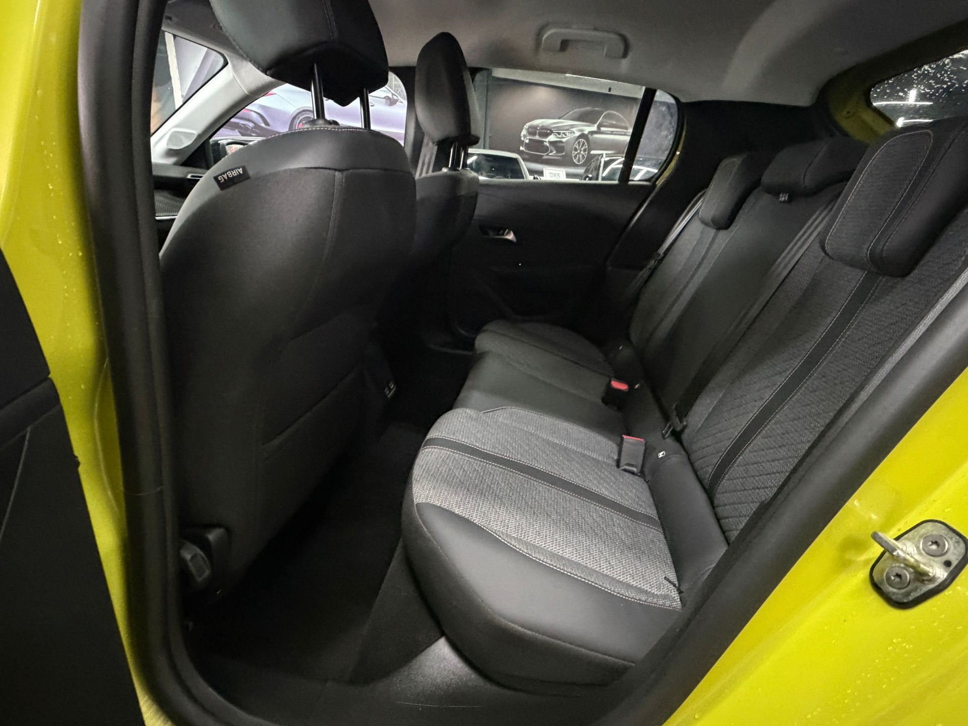 PEUGEOT 208 1.2 PureTech Allure-image-11