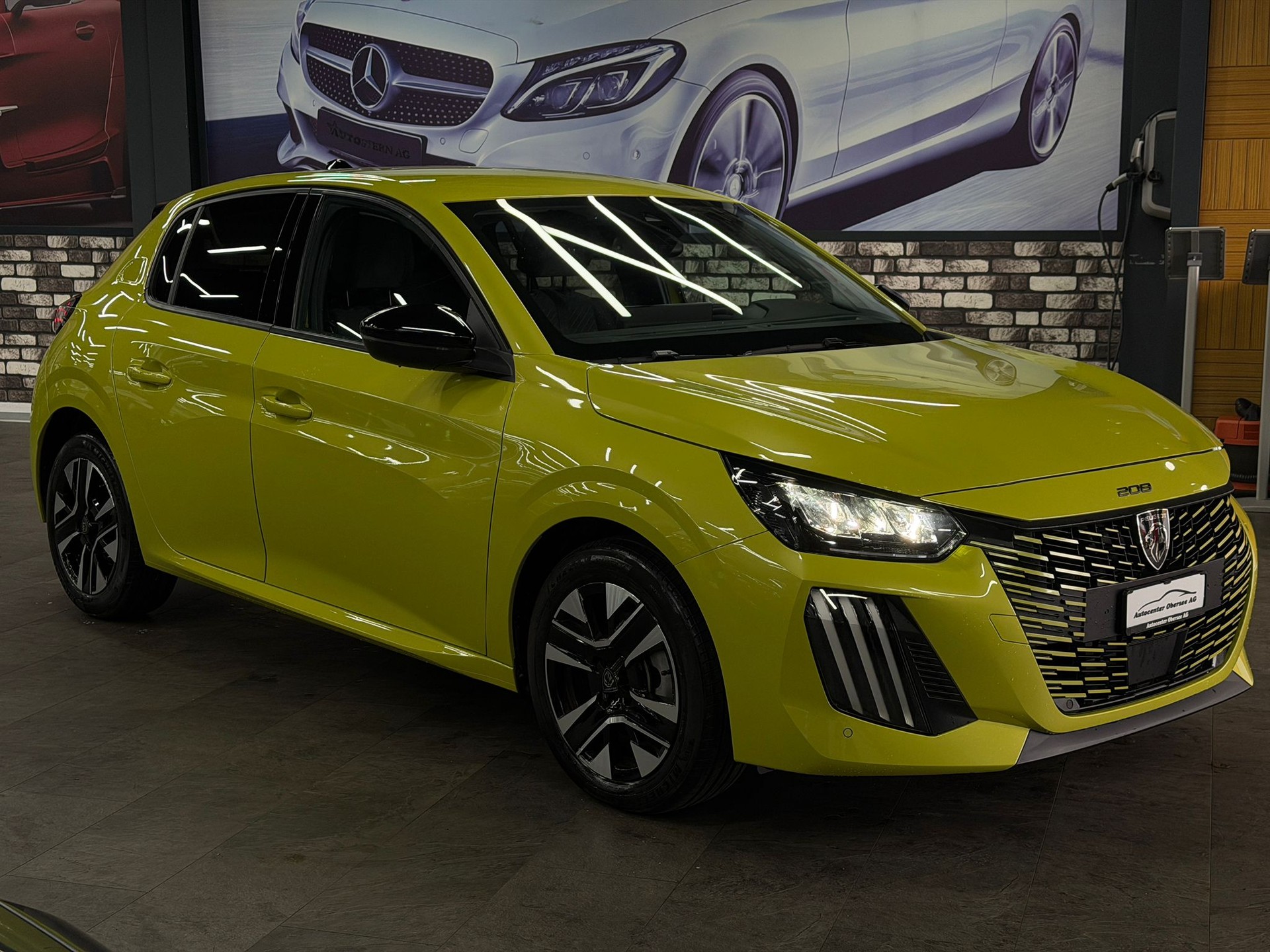 PEUGEOT 208 1.2 PureTech Allure-showroom-element-2