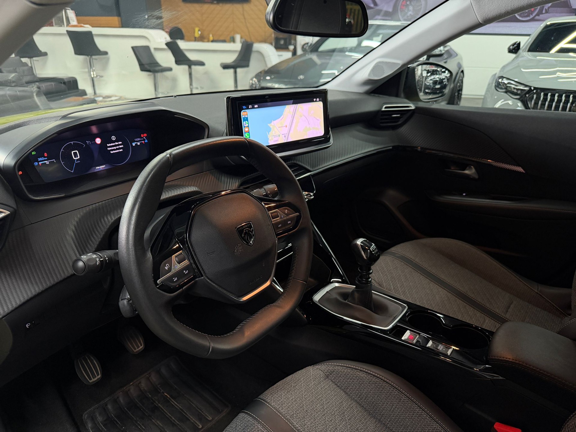 PEUGEOT 208 1.2 PureTech Allure-image-8