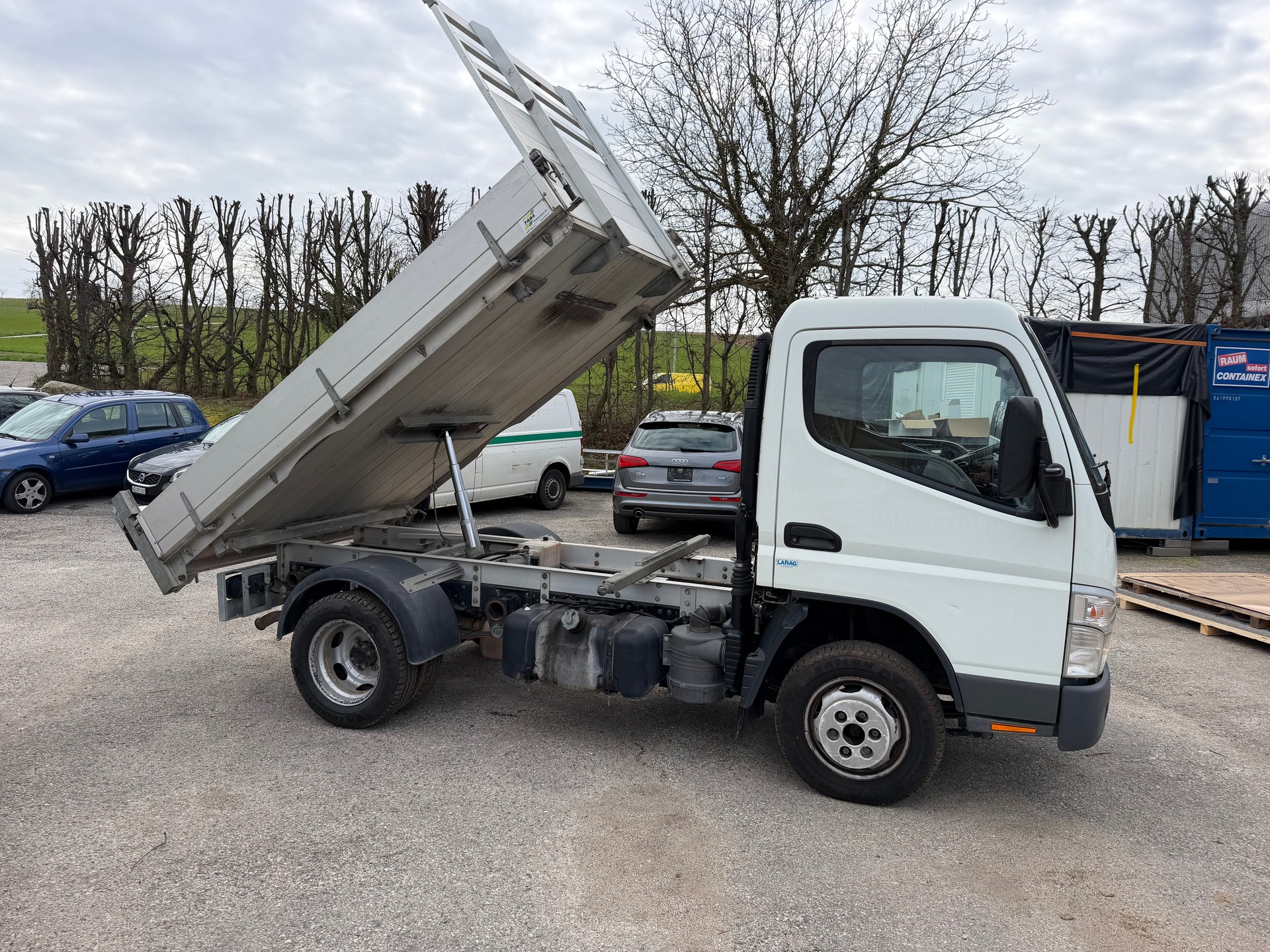 MITSUBISHI CANTER-image-2