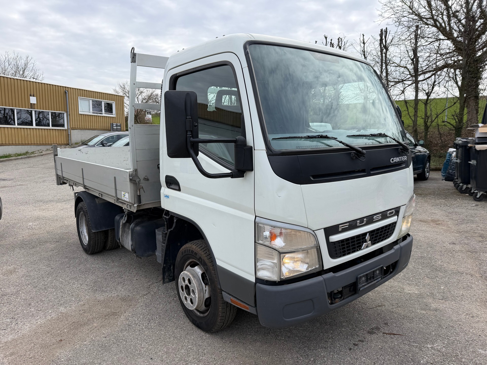 MITSUBISHI CANTER-image-11