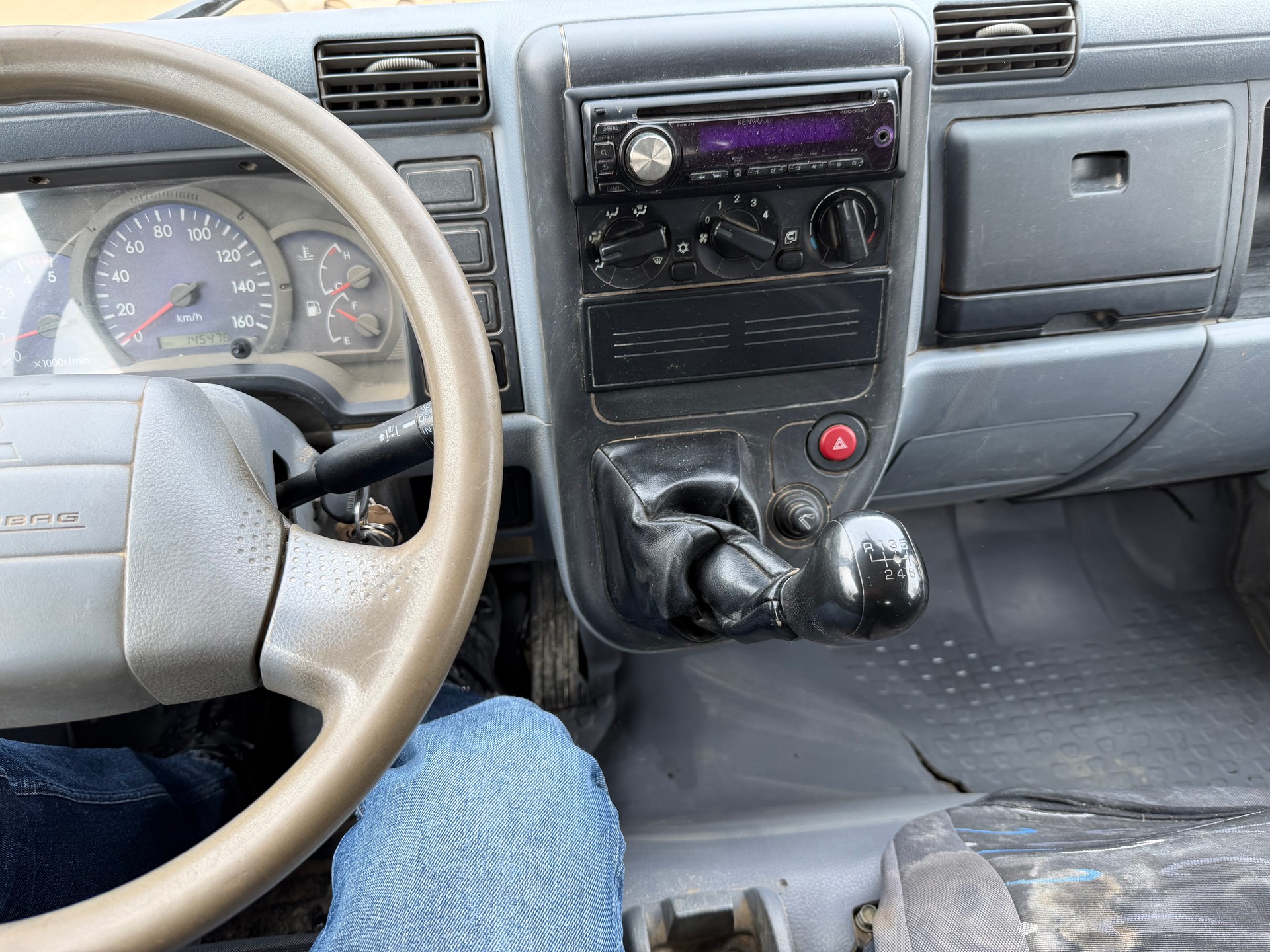 MITSUBISHI CANTER-image-9