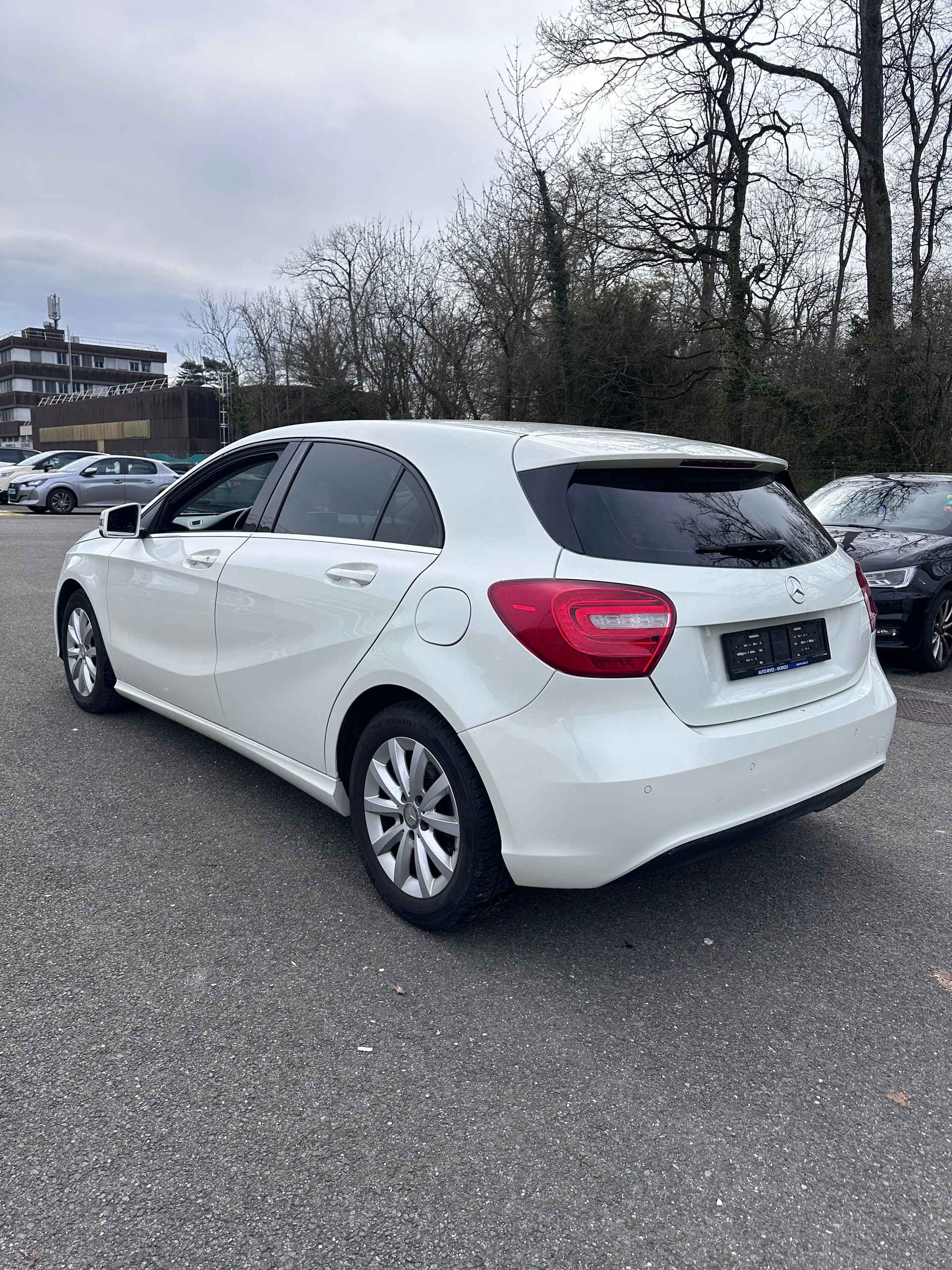 MERCEDES-BENZ A 180 BlueEfficiency Edition Style-image-2