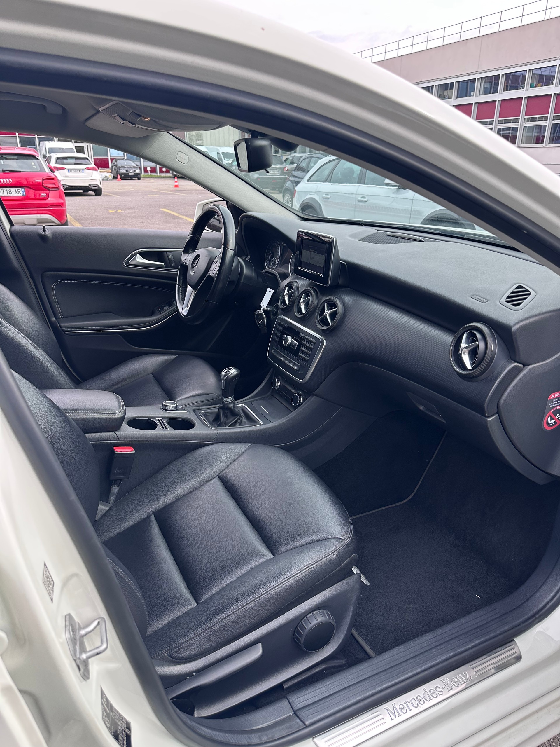 MERCEDES-BENZ A 180 BlueEfficiency Edition Style-image-8