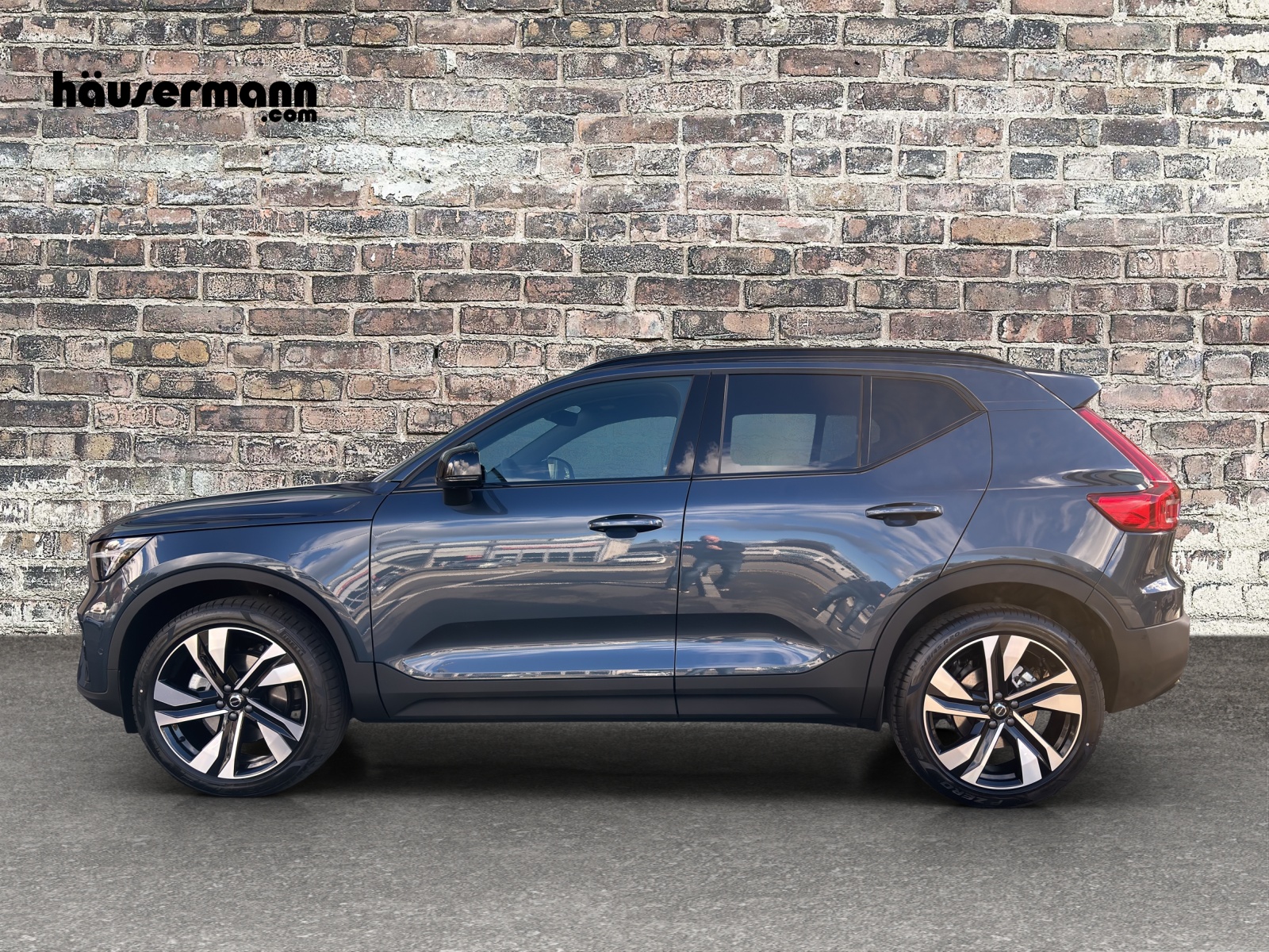 VOLVO XC40 2.0 B4 FWD MH Benzin Ultimate Dark-showroom-element-1