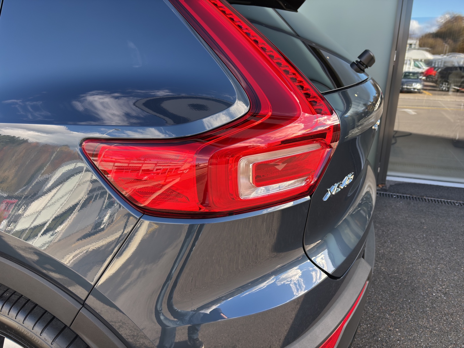 VOLVO XC40 2.0 B4 FWD MH Benzin Ultimate Dark-image-14