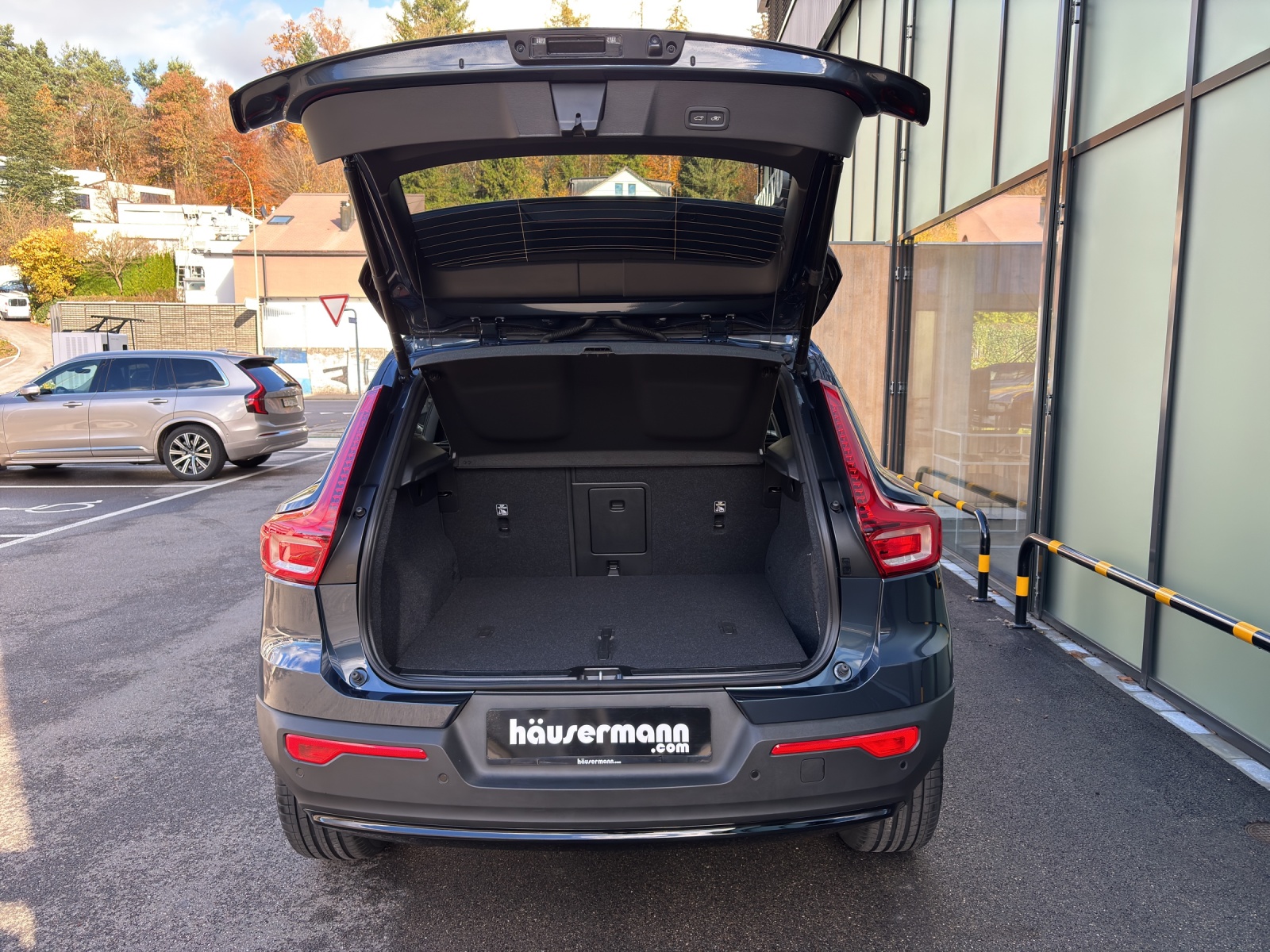 VOLVO XC40 2.0 B4 FWD MH Benzin Ultimate Dark-image-11