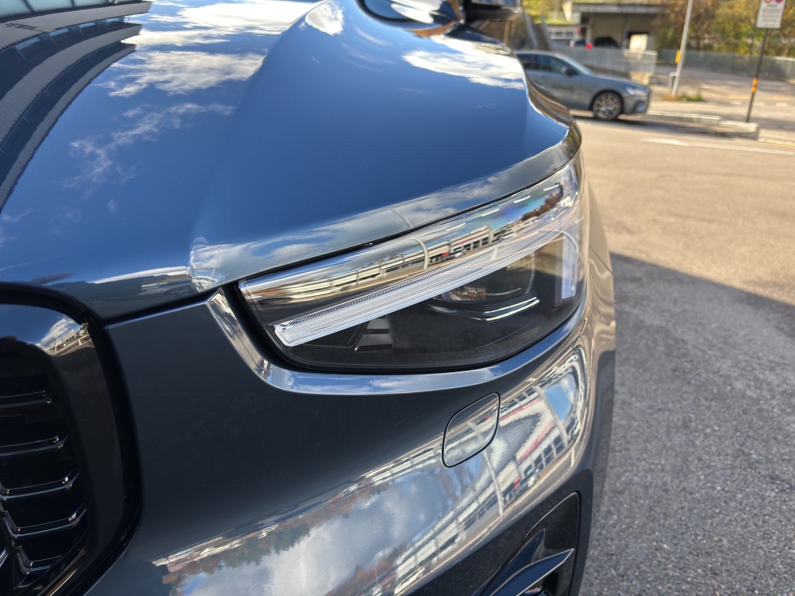 VOLVO XC40 2.0 B4 FWD MH Benzin Ultimate Dark-image-13