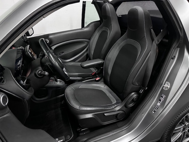 SMART fortwo Cabrio 130 HP Brabus twinmatic-image-17