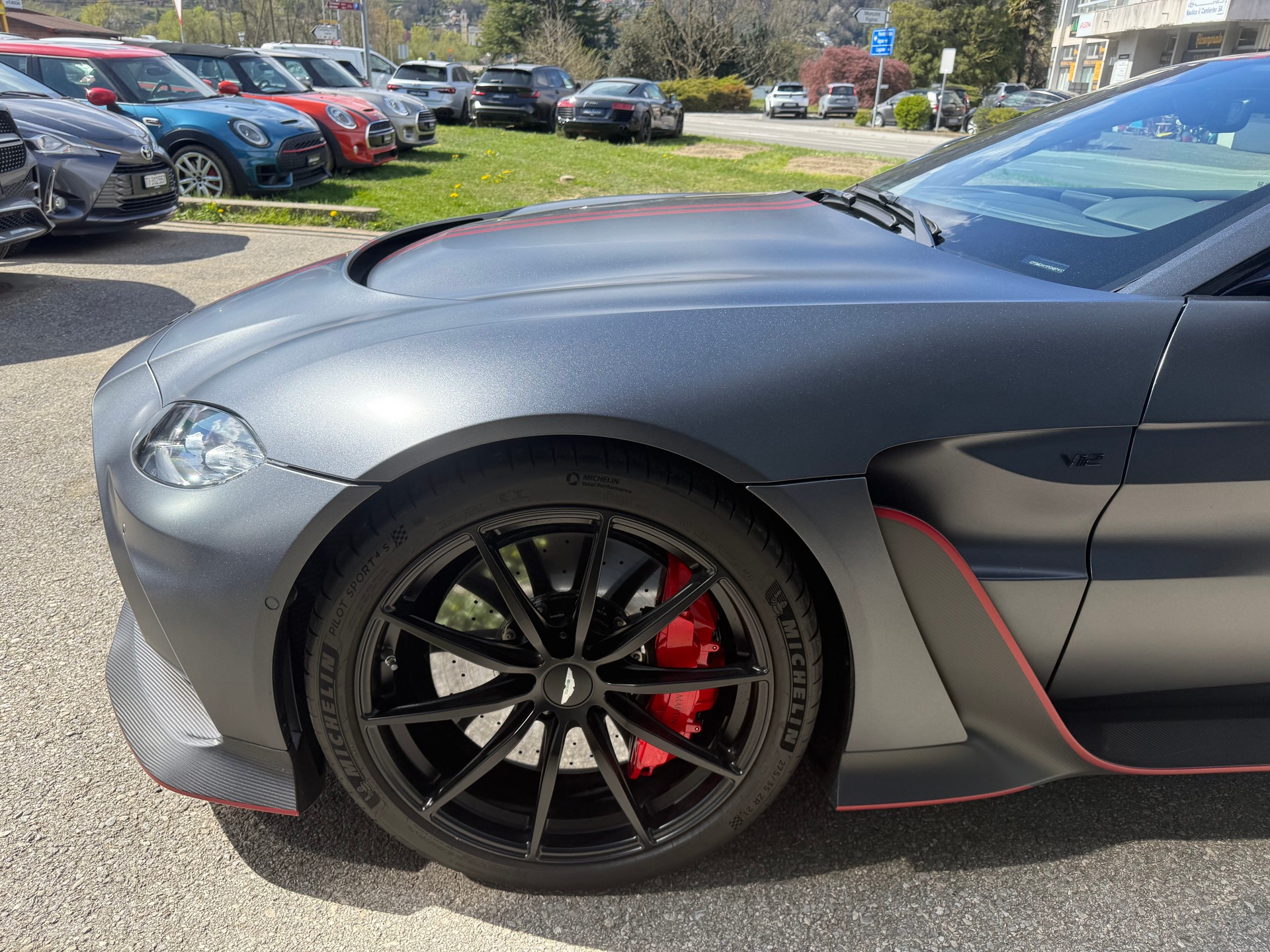 ASTON MARTIN V12 Vantage Coupé 5.2 V12 Bi-Turbo *** 1 of 333***-image-16