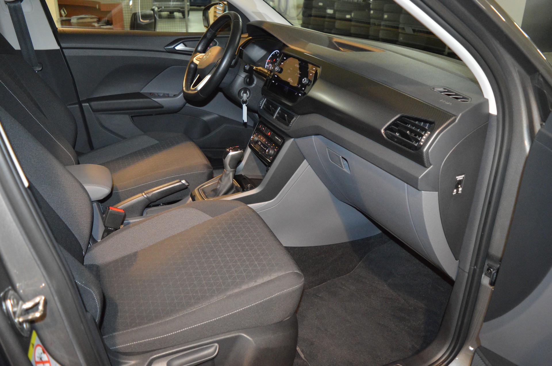 VW T-Cross 1.0 TSI Life DSG-image-18