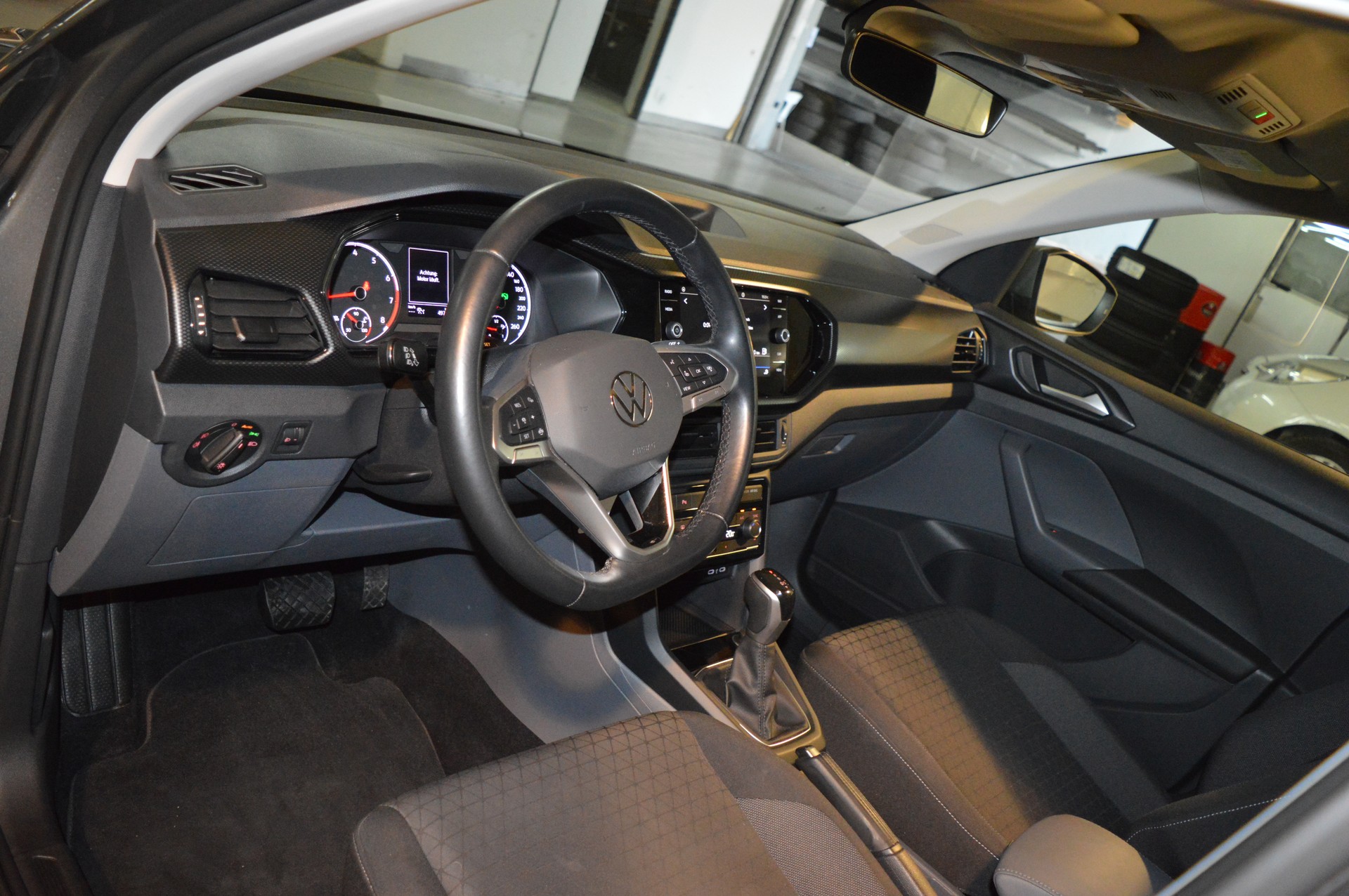 VW T-Cross 1.0 TSI Life DSG-image-14