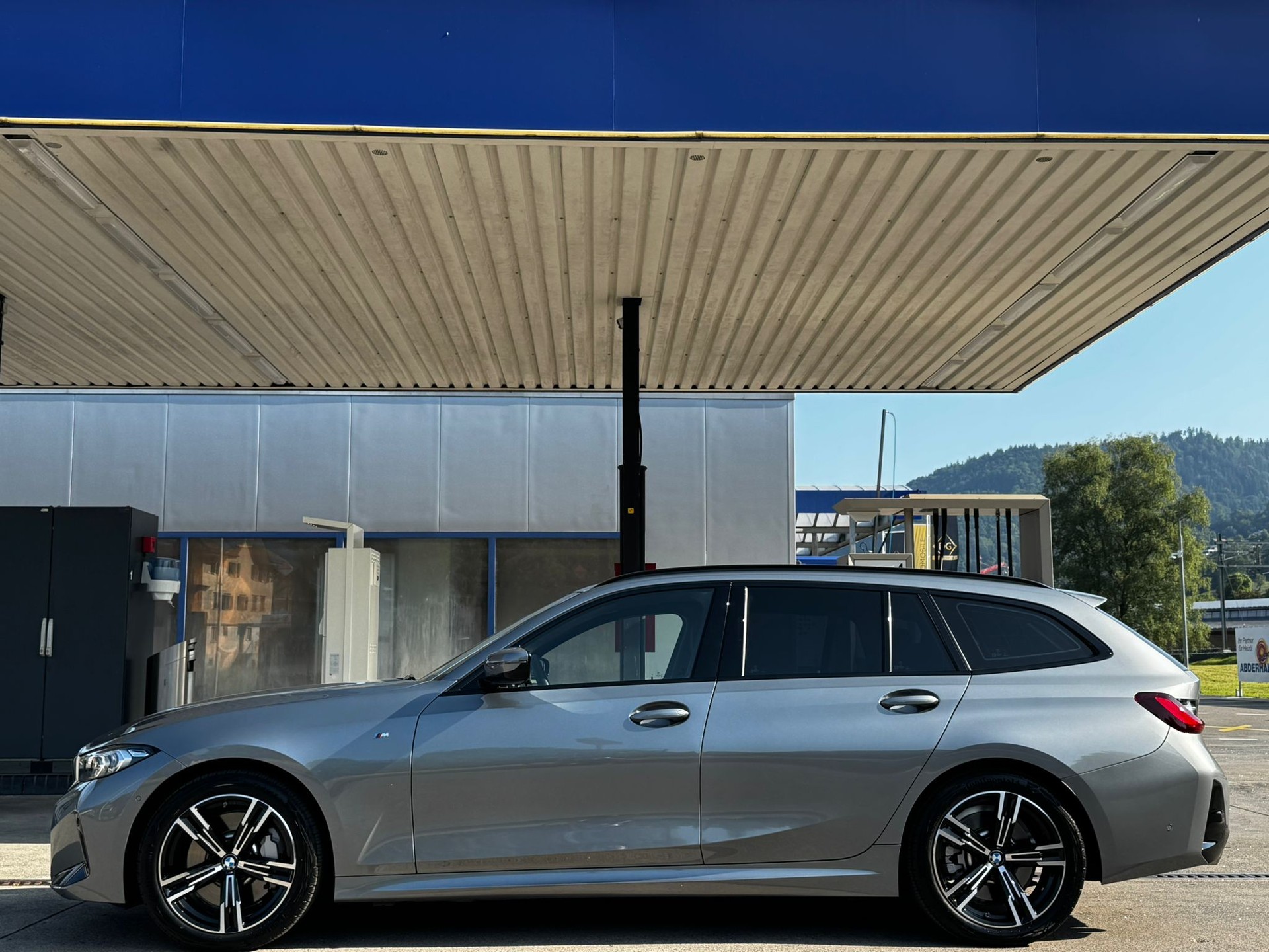 BMW 330i Touring xDrive Steptronic M Sport *Shadow-Line**Live Cockpit**245PS**Modell 2025*-showroom-element-3