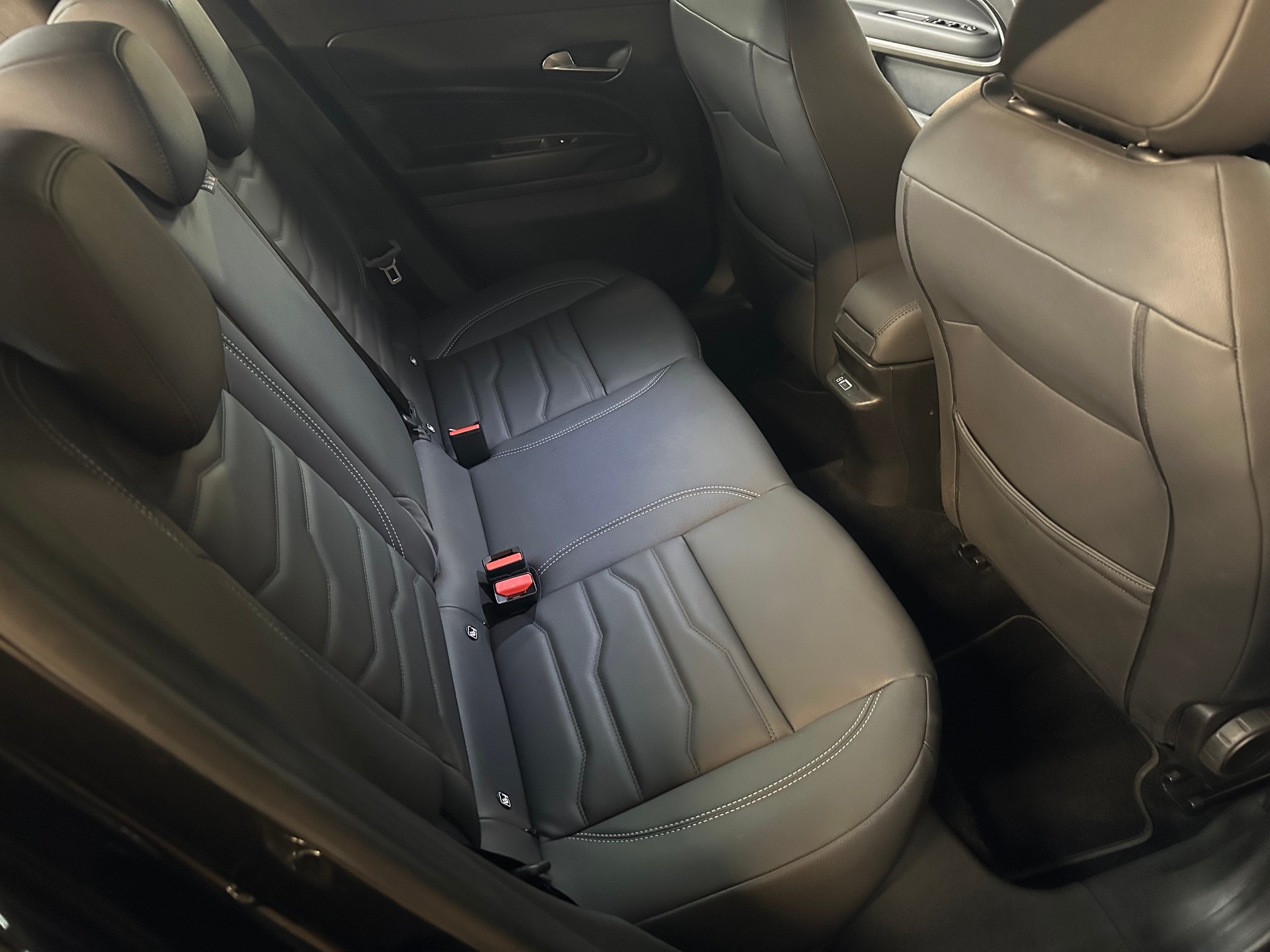 JEEP Avenger 1.2 Turbo MHEV Summit Sky-image-10