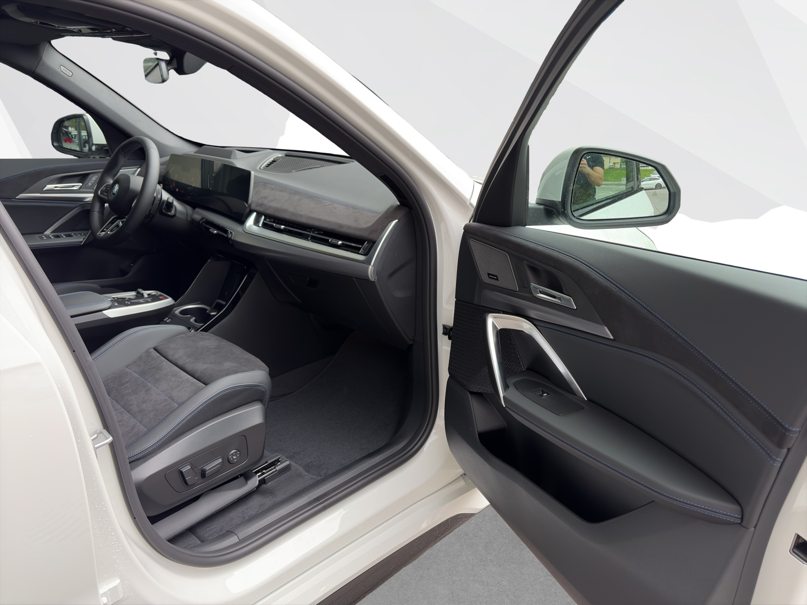 BMW X1 25e xDrive-image-16