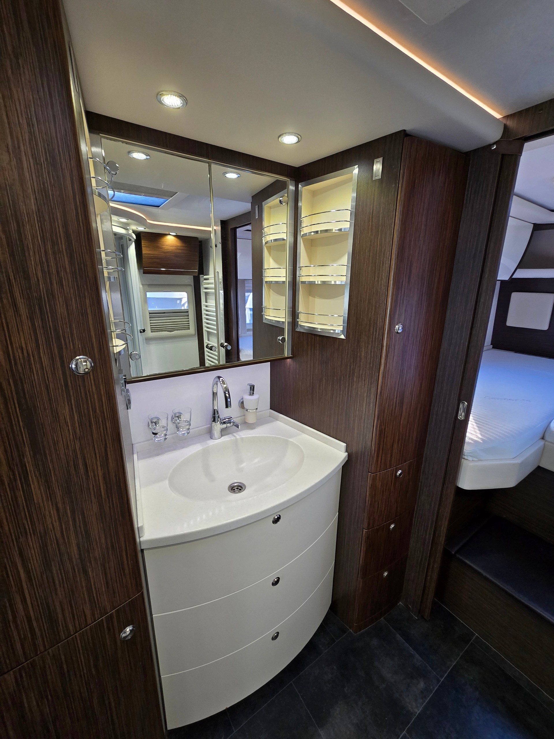 CONCORDE Charisma 850 L-image-5