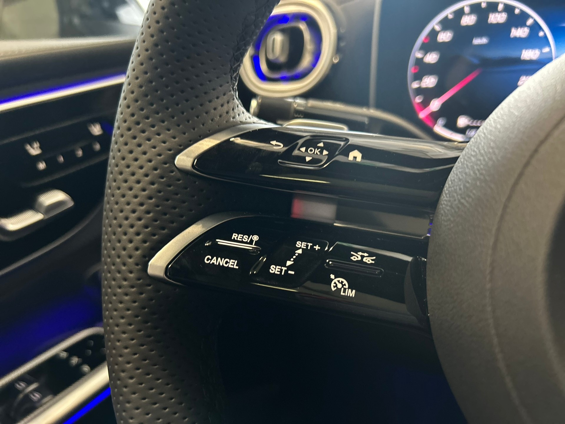 MERCEDES-BENZ GLC Coupé 300 4Matic AMG Line 9G-Tronic-image-14