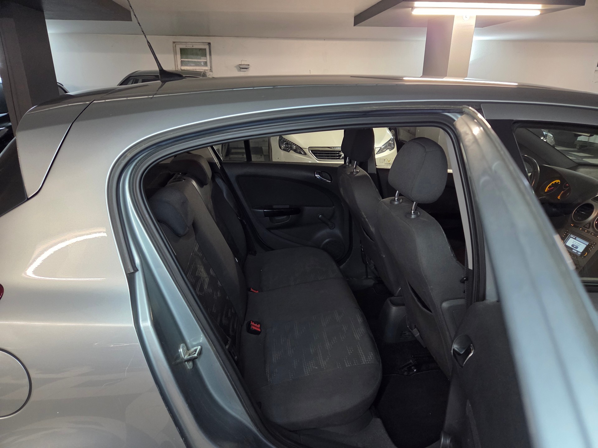 OPEL Corsa 1.4 TP Color Edition-image-11