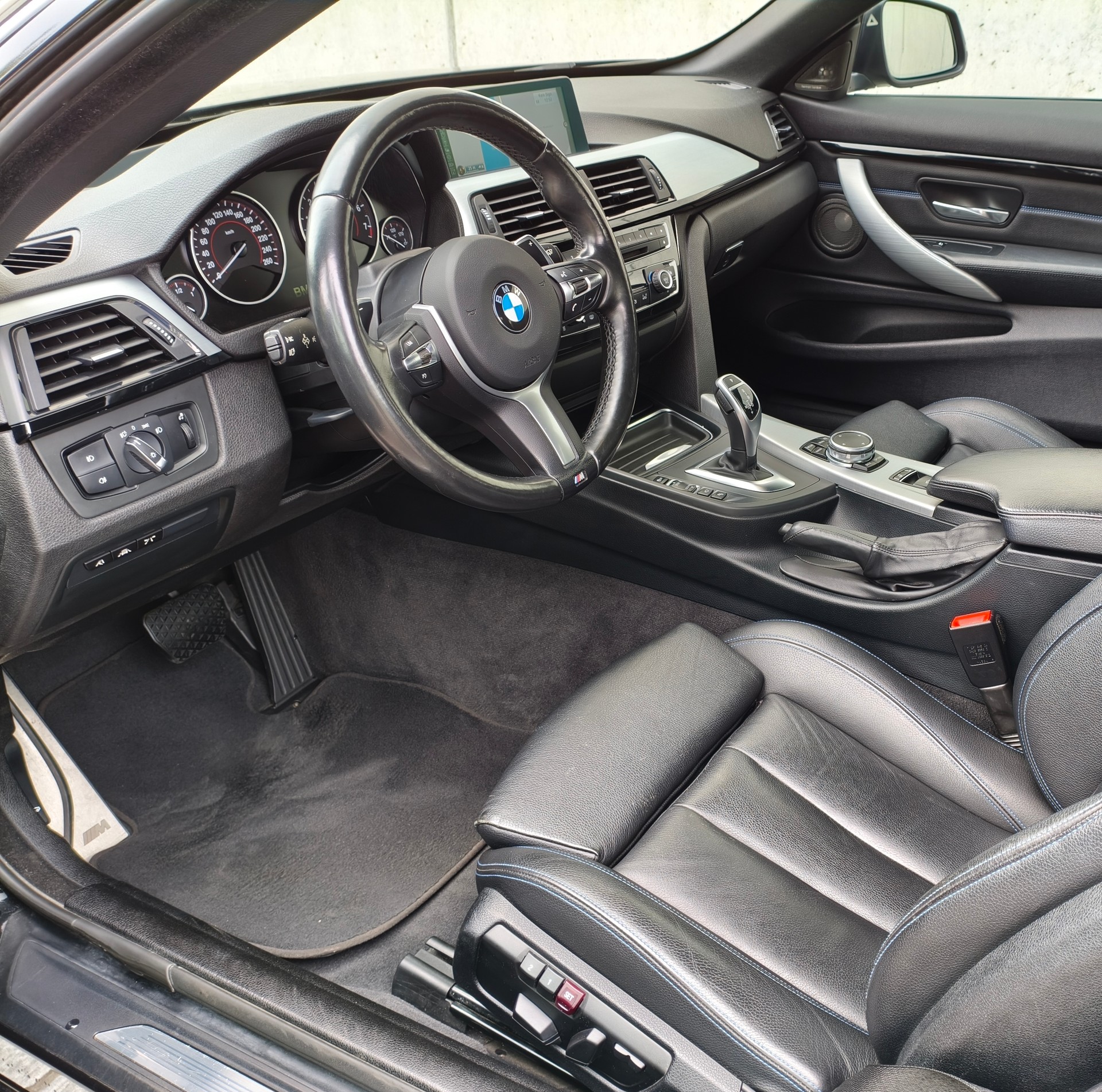 BMW 435i Cabriolet xDrive M-Sport Steptronic-image-7