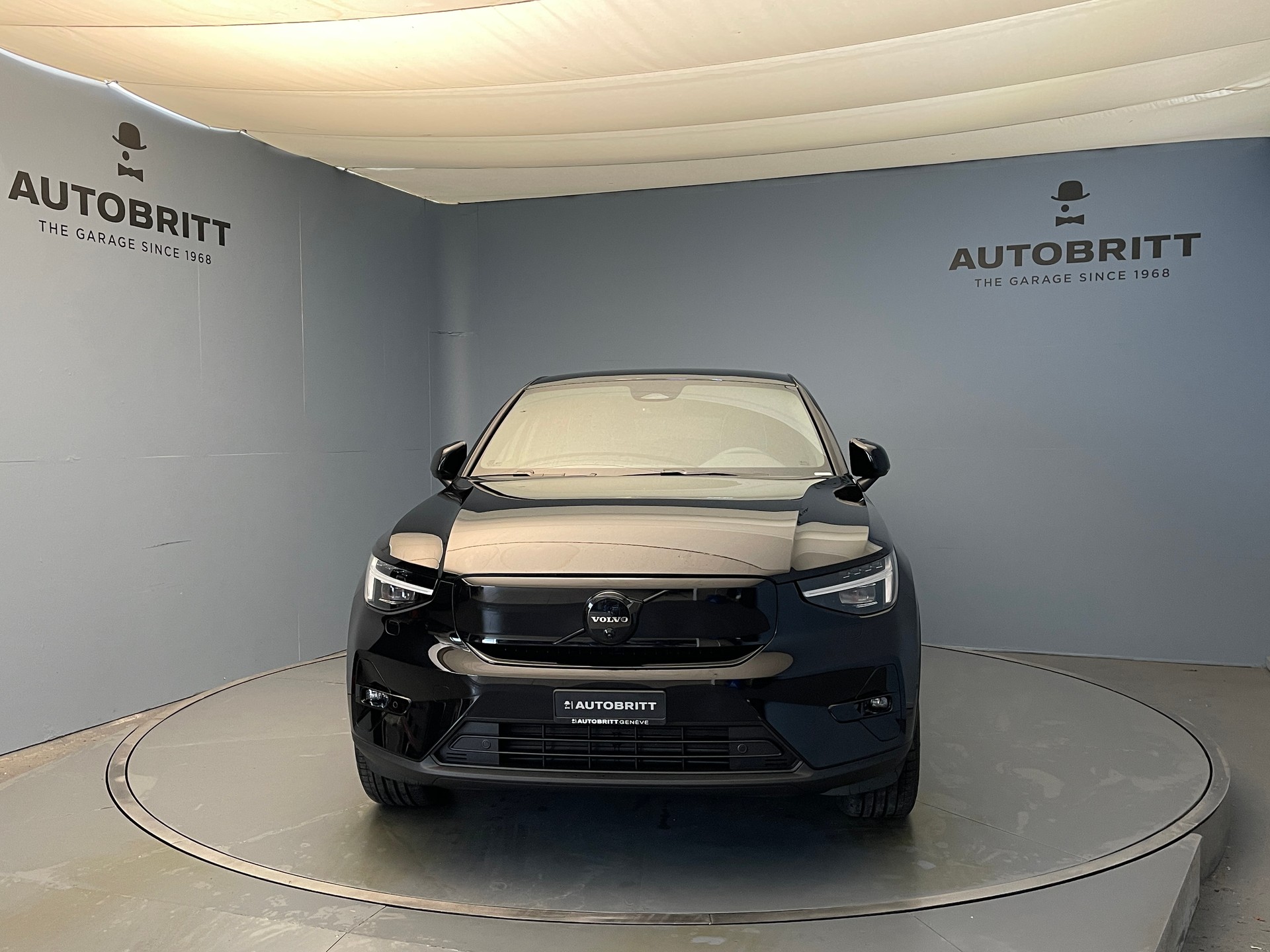 VOLVO EC40 Twin Performance Black Edition AWD-showroom-element-1