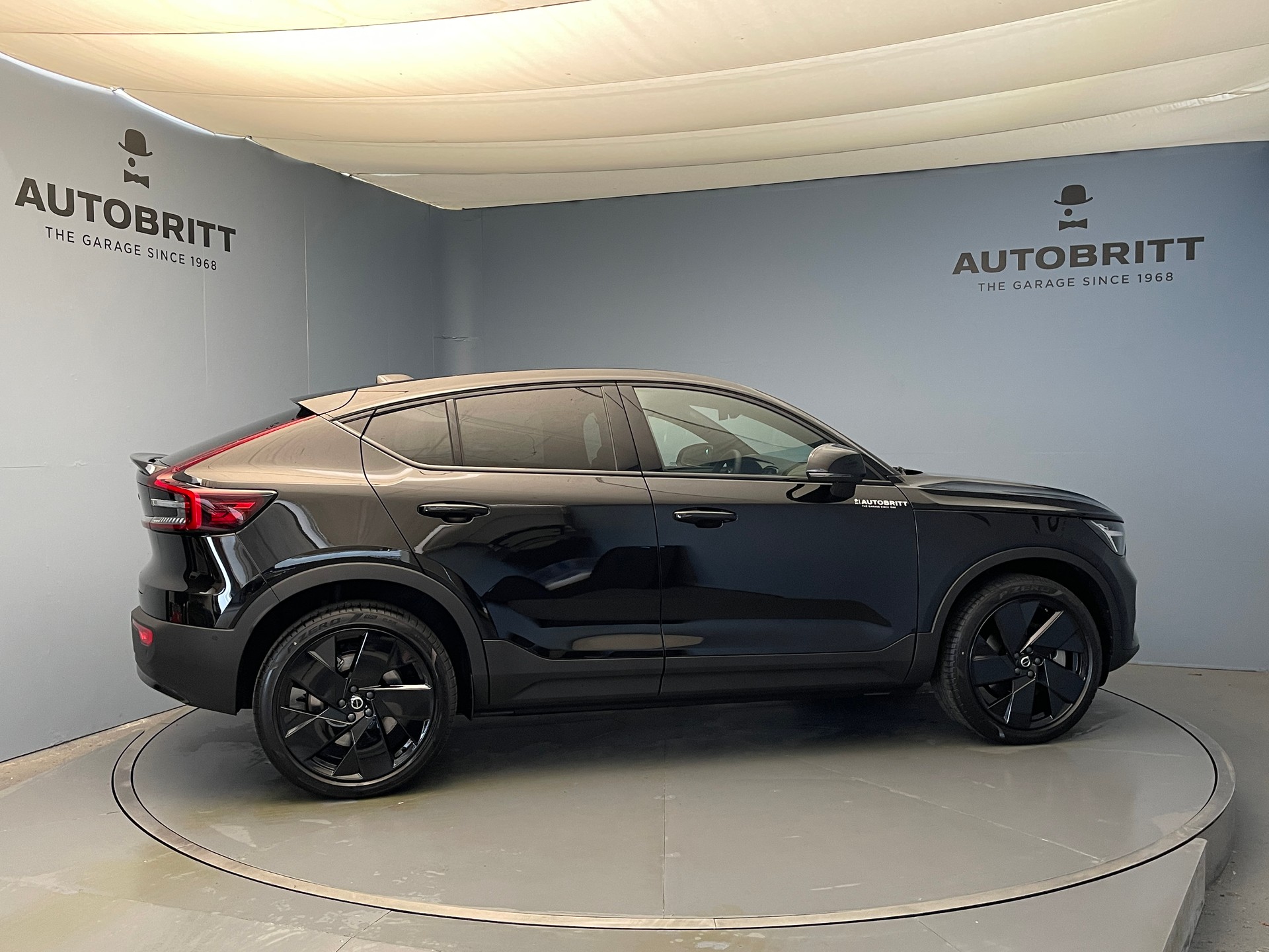 VOLVO EC40 Twin Performance Black Edition AWD-showroom-element-3