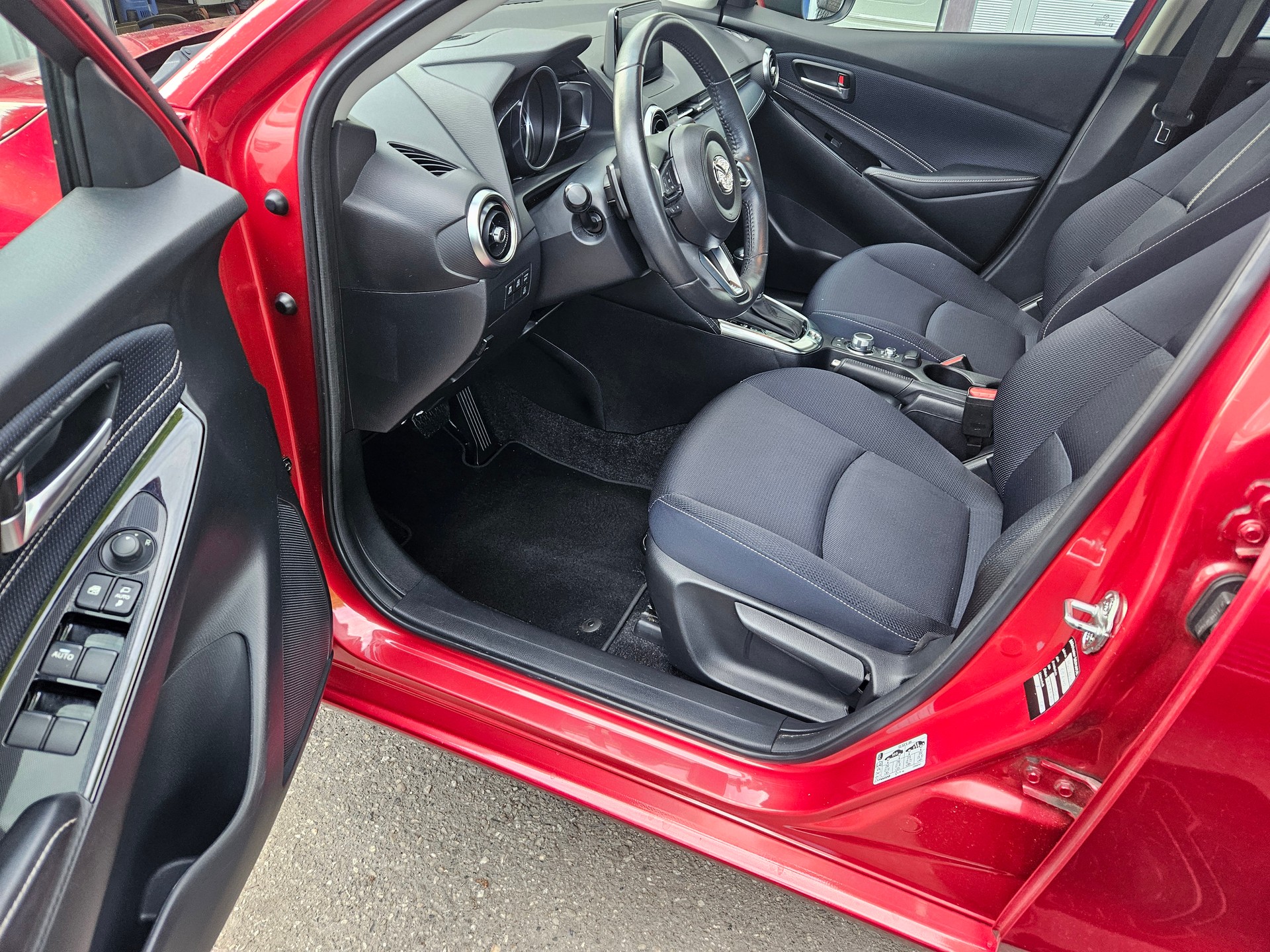 MAZDA 2 SKYACTIV-G 90 Revolution Automat-image-6