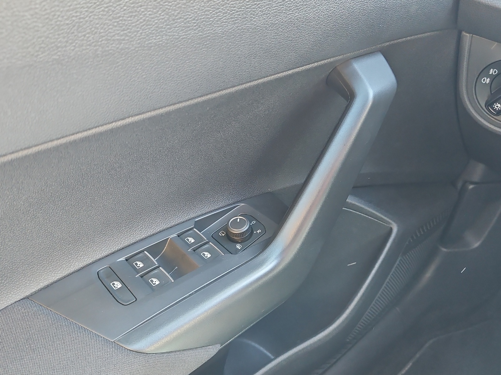 VW Taigo 1.5 TSI R-Line DSG-image-10