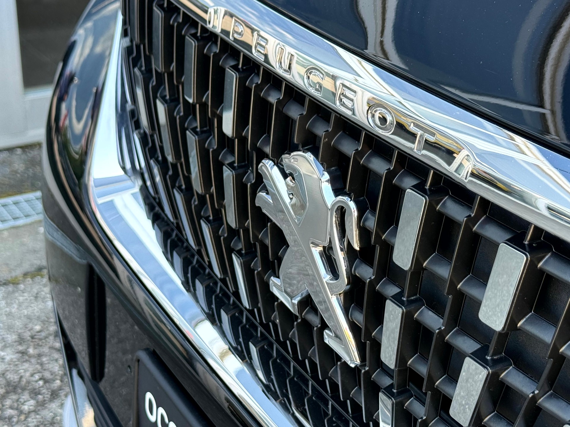 PEUGEOT 3008 1.2 PureTech Allure Noir Perla EAT8-showroom-element-2