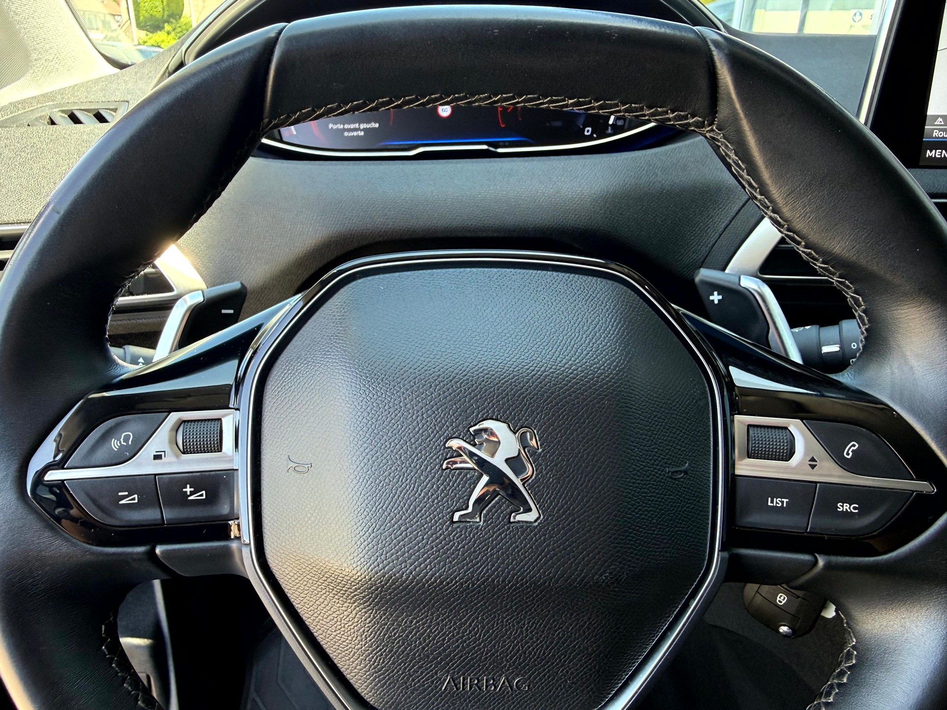 PEUGEOT 3008 1.2 PureTech Allure Noir Perla EAT8-image-20