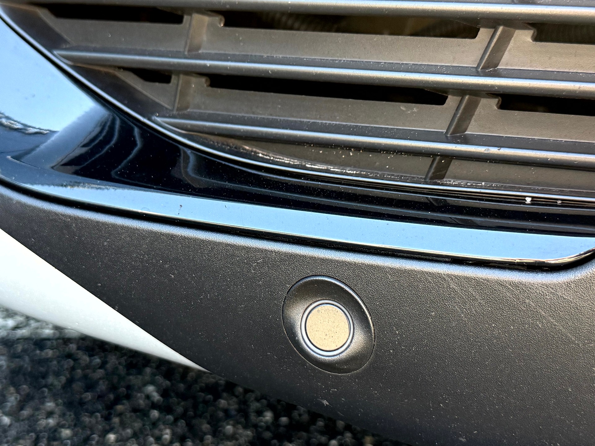 PEUGEOT 3008 1.2 PureTech Allure Noir Perla EAT8-image-4