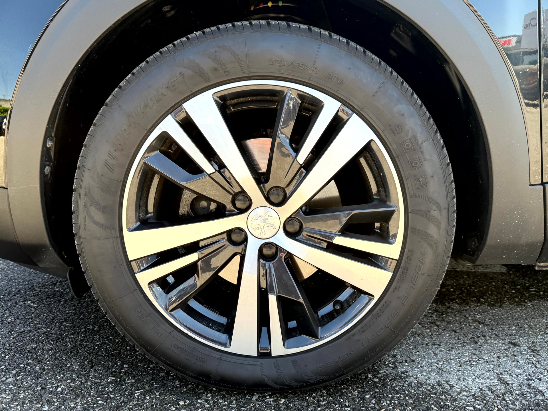 PEUGEOT 3008 1.2 PureTech Allure Noir Perla EAT8-image-5