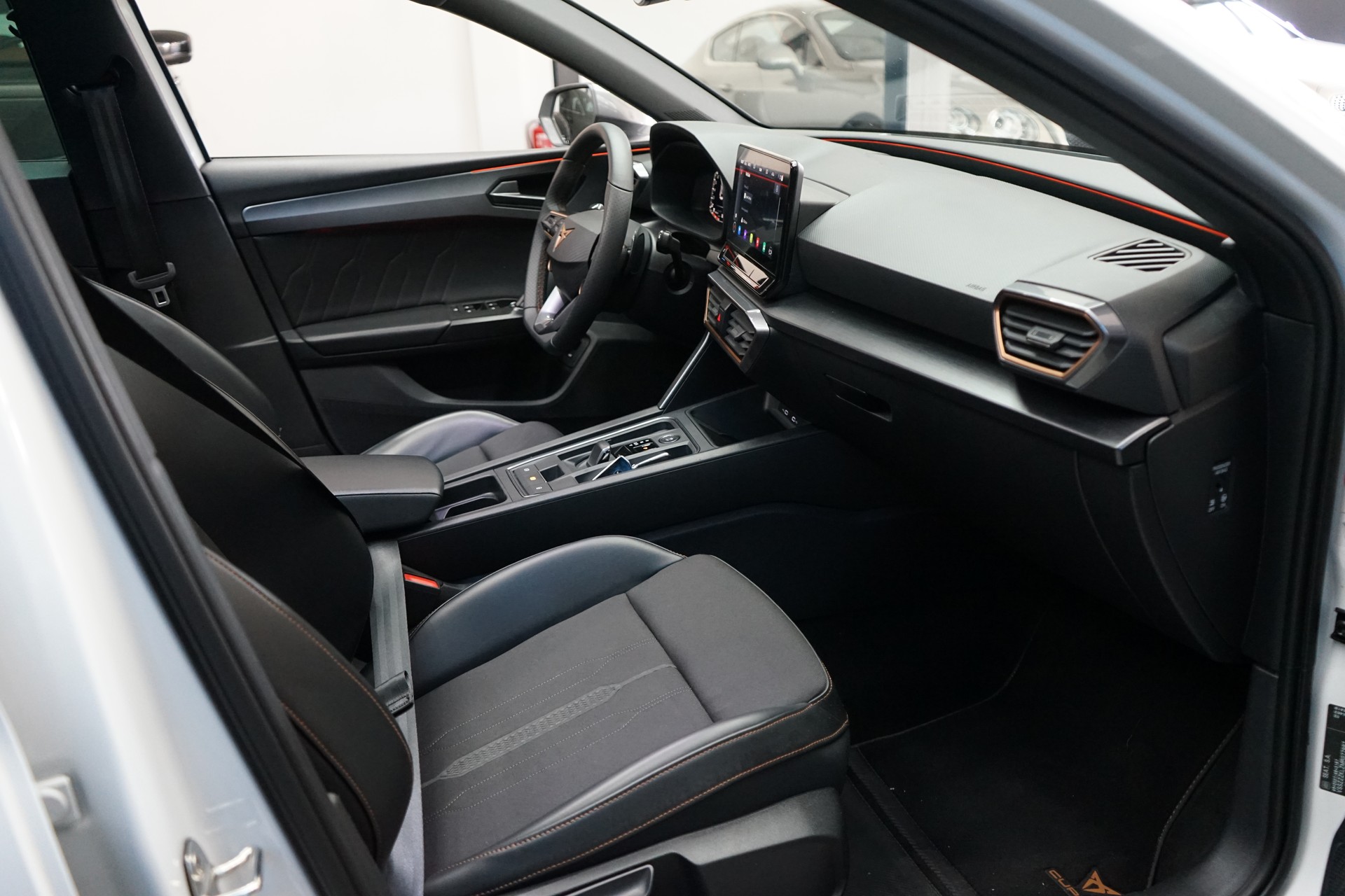CUPRA LEON ST 2.0 TSI VZ DSG 4Drive-image-4
