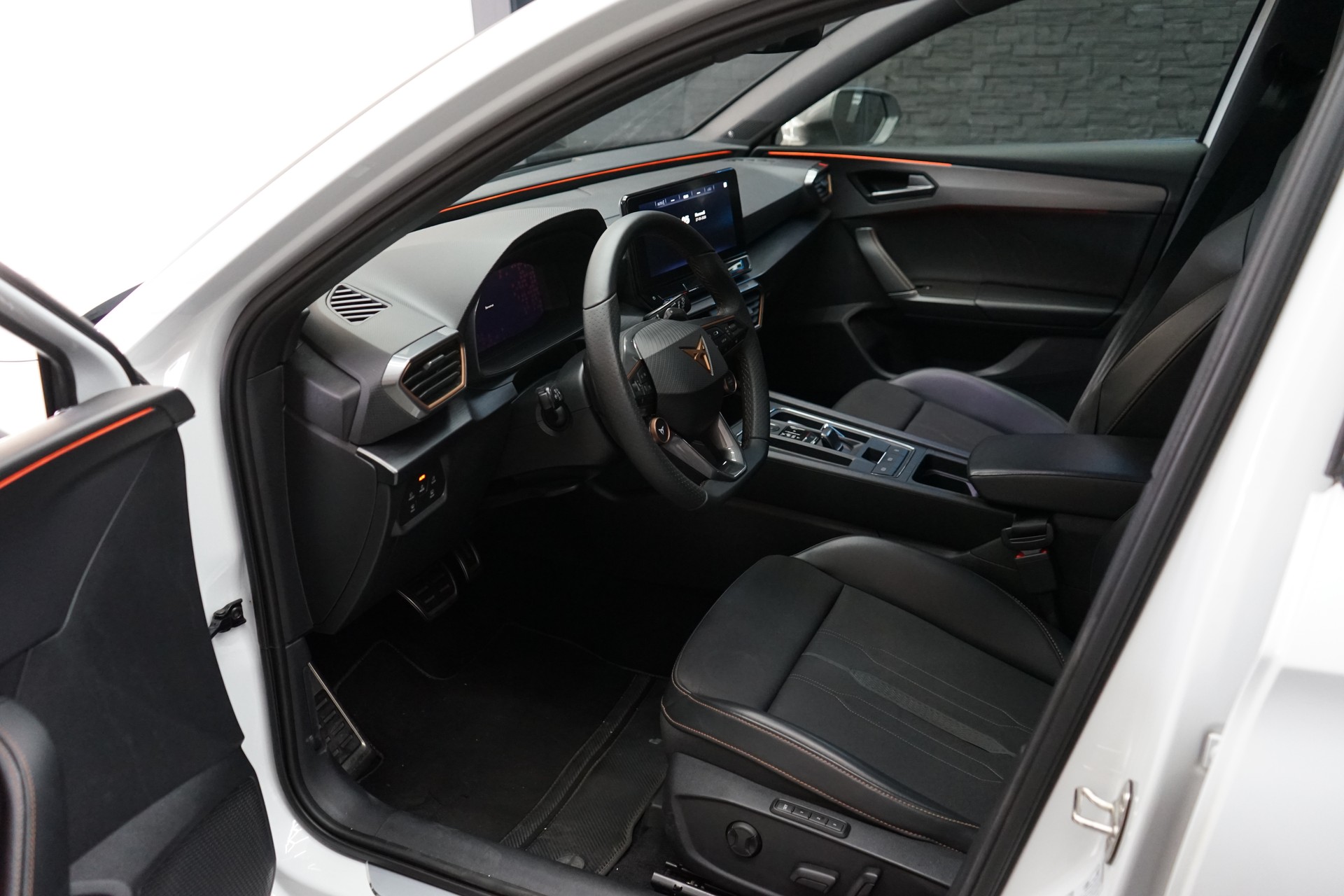 CUPRA LEON ST 2.0 TSI VZ DSG 4Drive-showroom-element-3