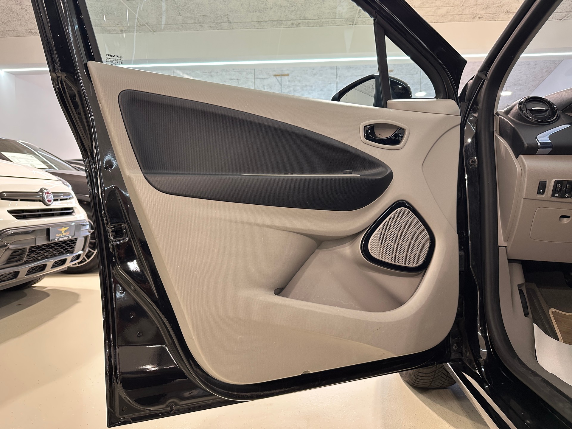 RENAULT Zoe Intens Q210-image-24