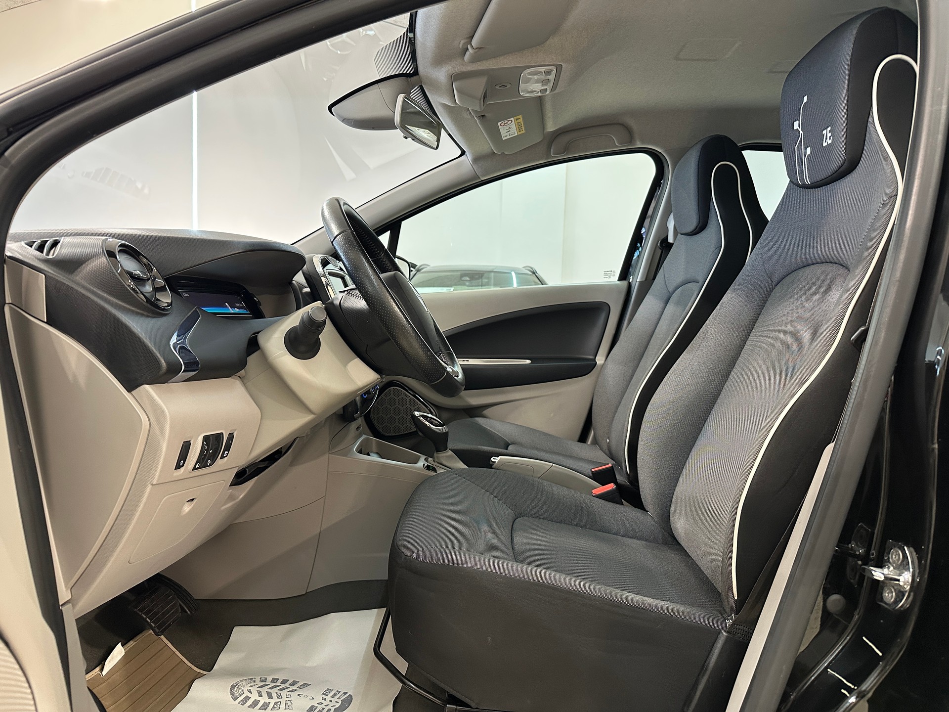 RENAULT Zoe Intens Q210-image-10