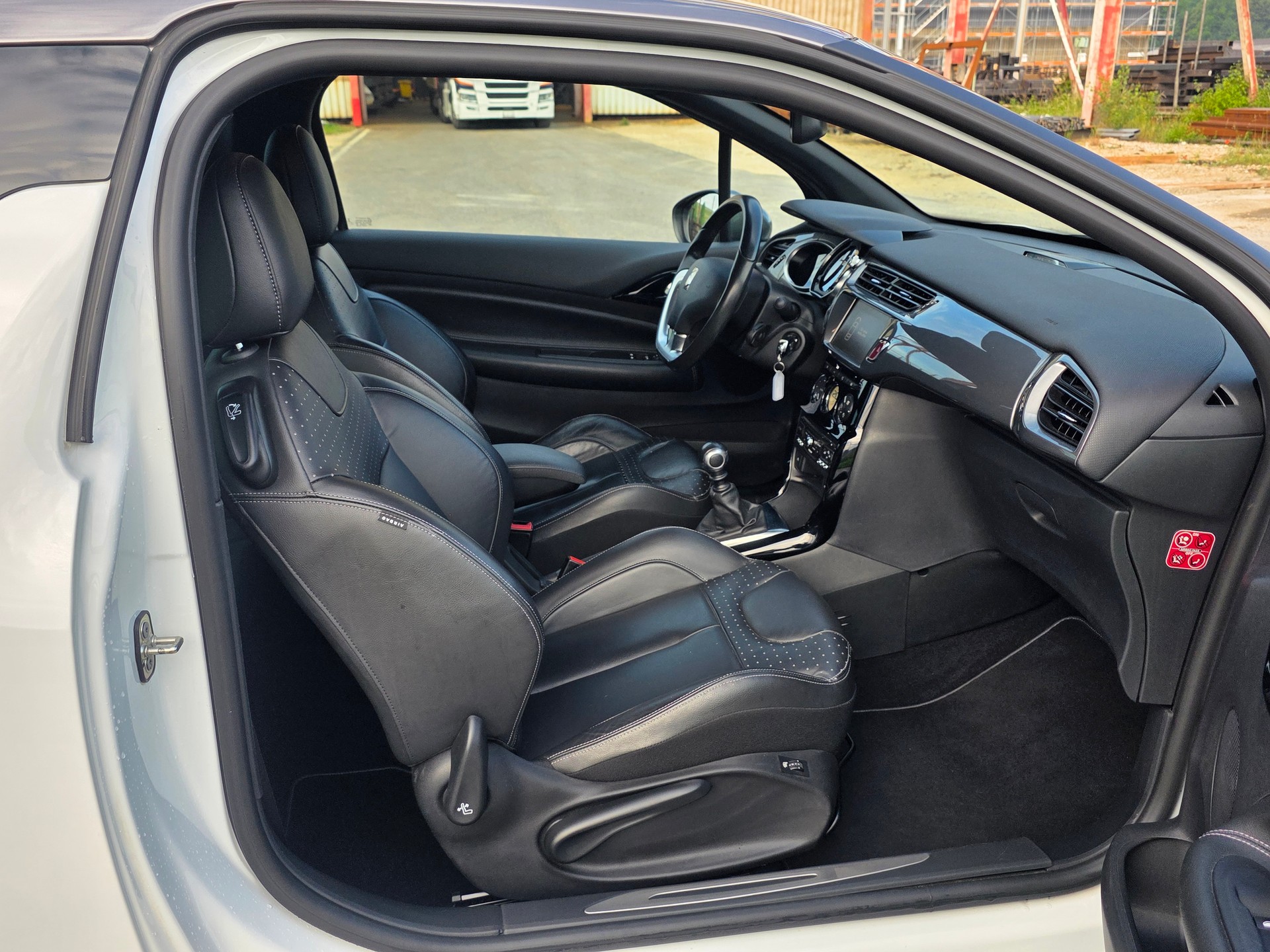 DS AUTOMOBILES DS3 1.6 THP Sport Chic Plus / Neu ab Mfk.-image-8