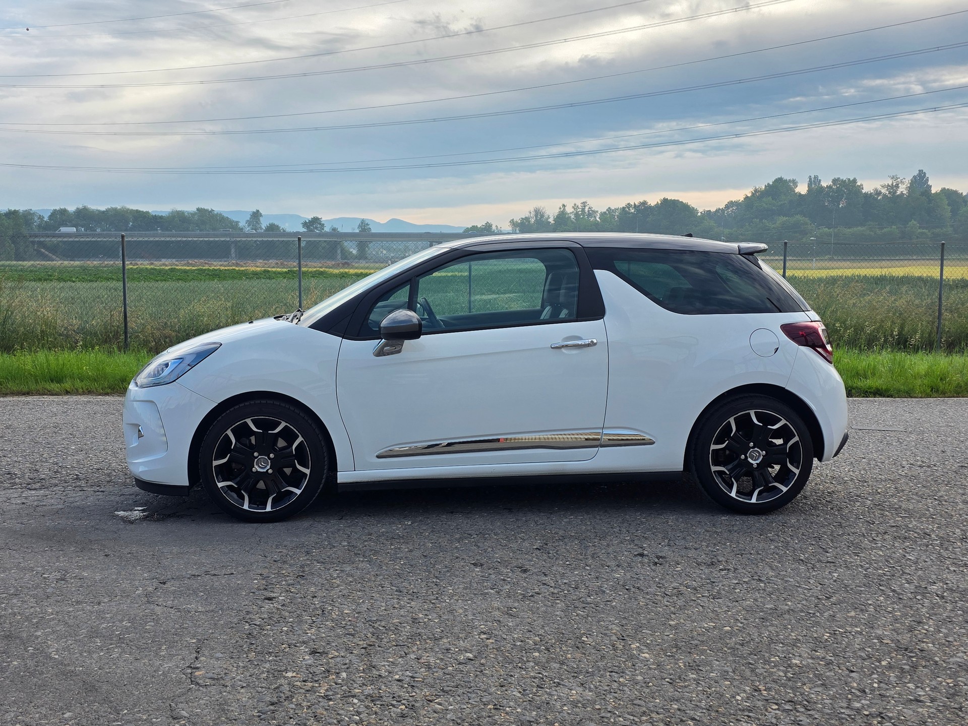 DS AUTOMOBILES DS3 1.6 THP Sport Chic Plus / Neu ab Mfk.-image-2