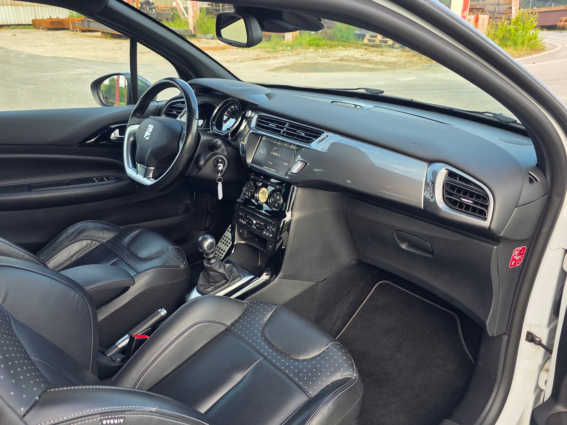 DS AUTOMOBILES DS3 1.6 THP Sport Chic Plus / Neu ab Mfk.-image-10