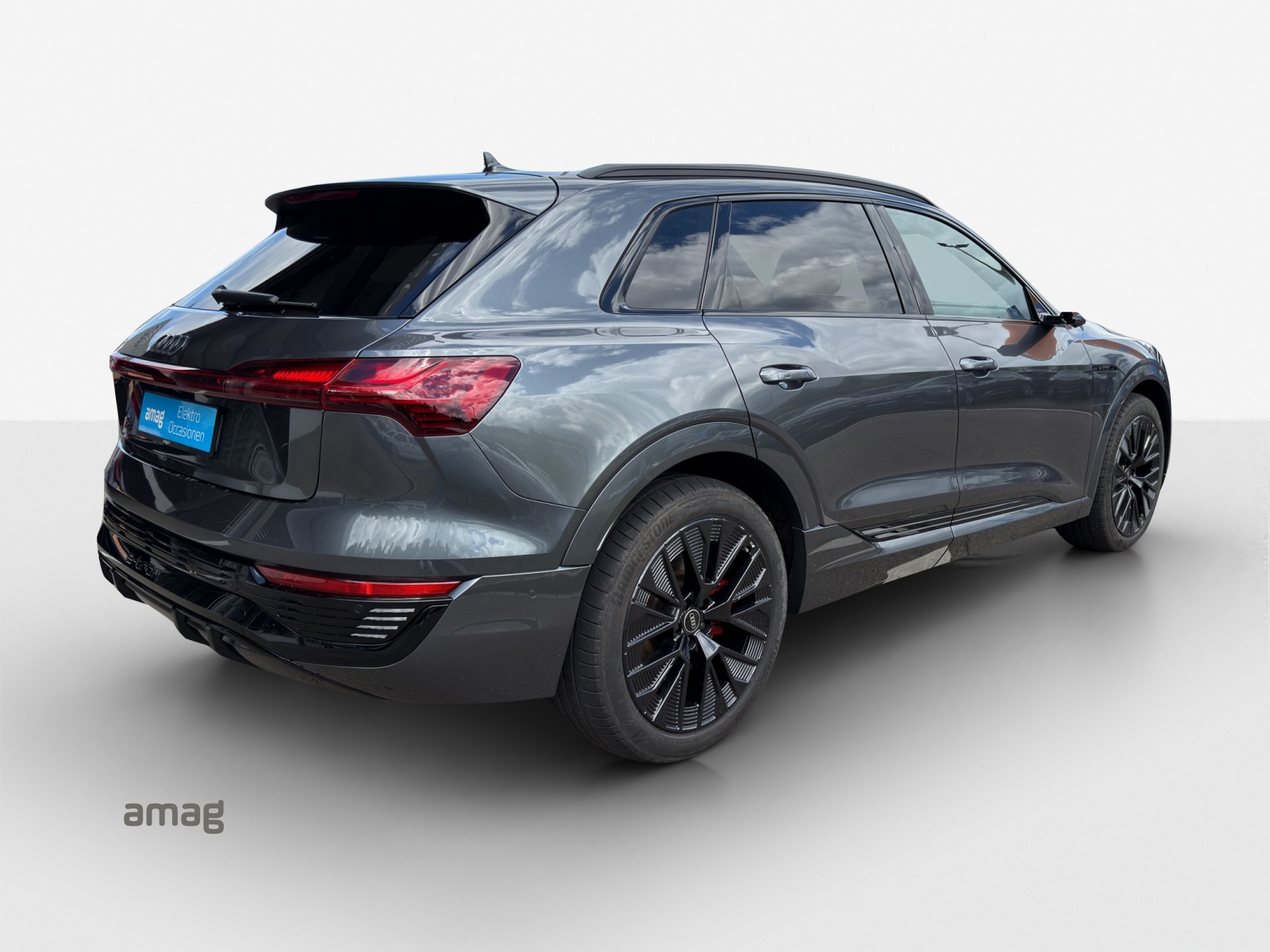 AUDI Q8 55 e-tron Black Edition quattro-image-4
