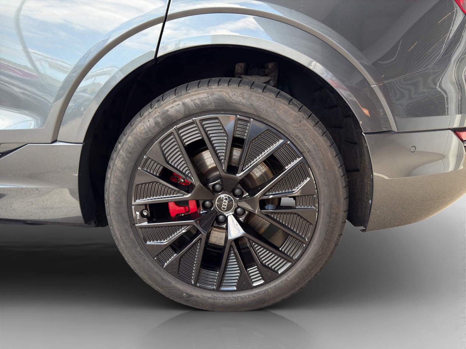 AUDI Q8 55 e-tron Black Edition quattro-image-13