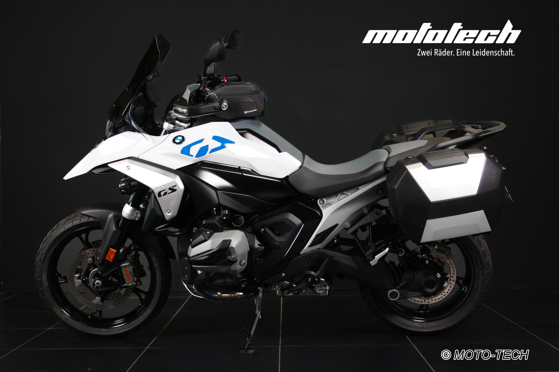 BMW R 1300 GS AKRAPOVIC-image-4