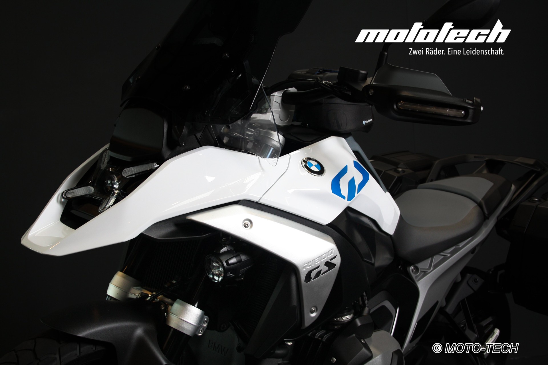 BMW R 1300 GS AKRAPOVIC-image-7