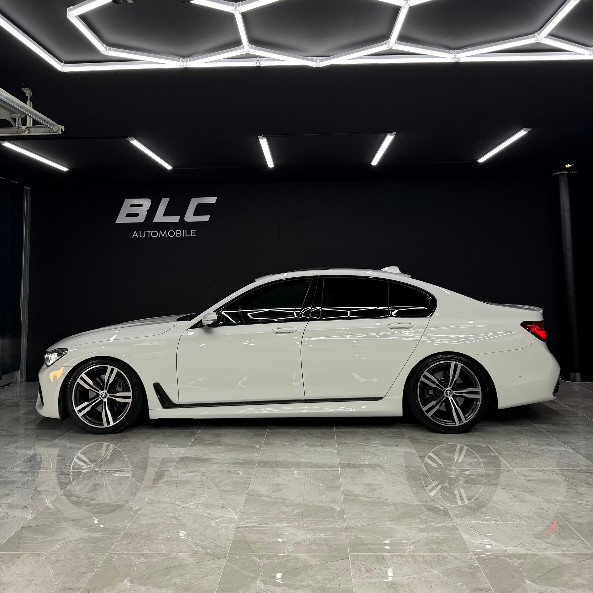 BMW 730d xDrive Steptronic-image-2