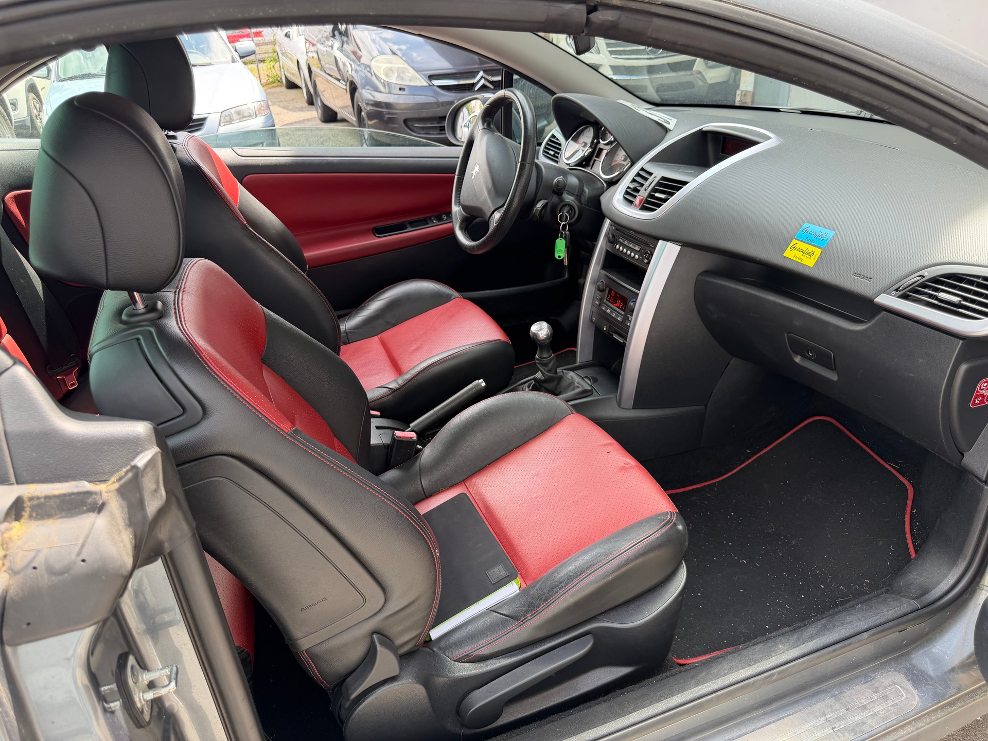 PEUGEOT 207 CC 1.6 16V Platinium Edition-image-6