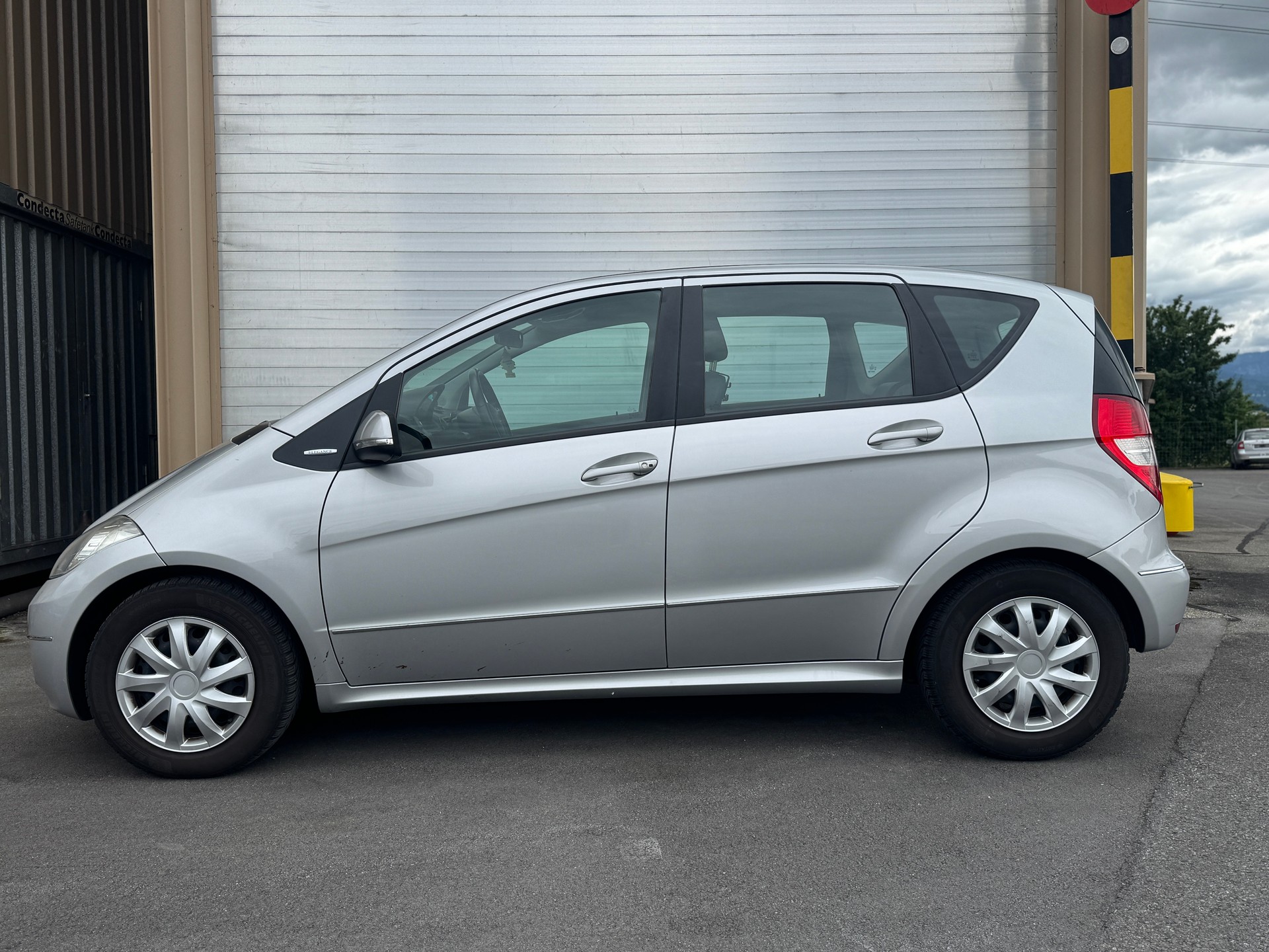 MERCEDES-BENZ A 170 Classic Edition A-showroom-element-2