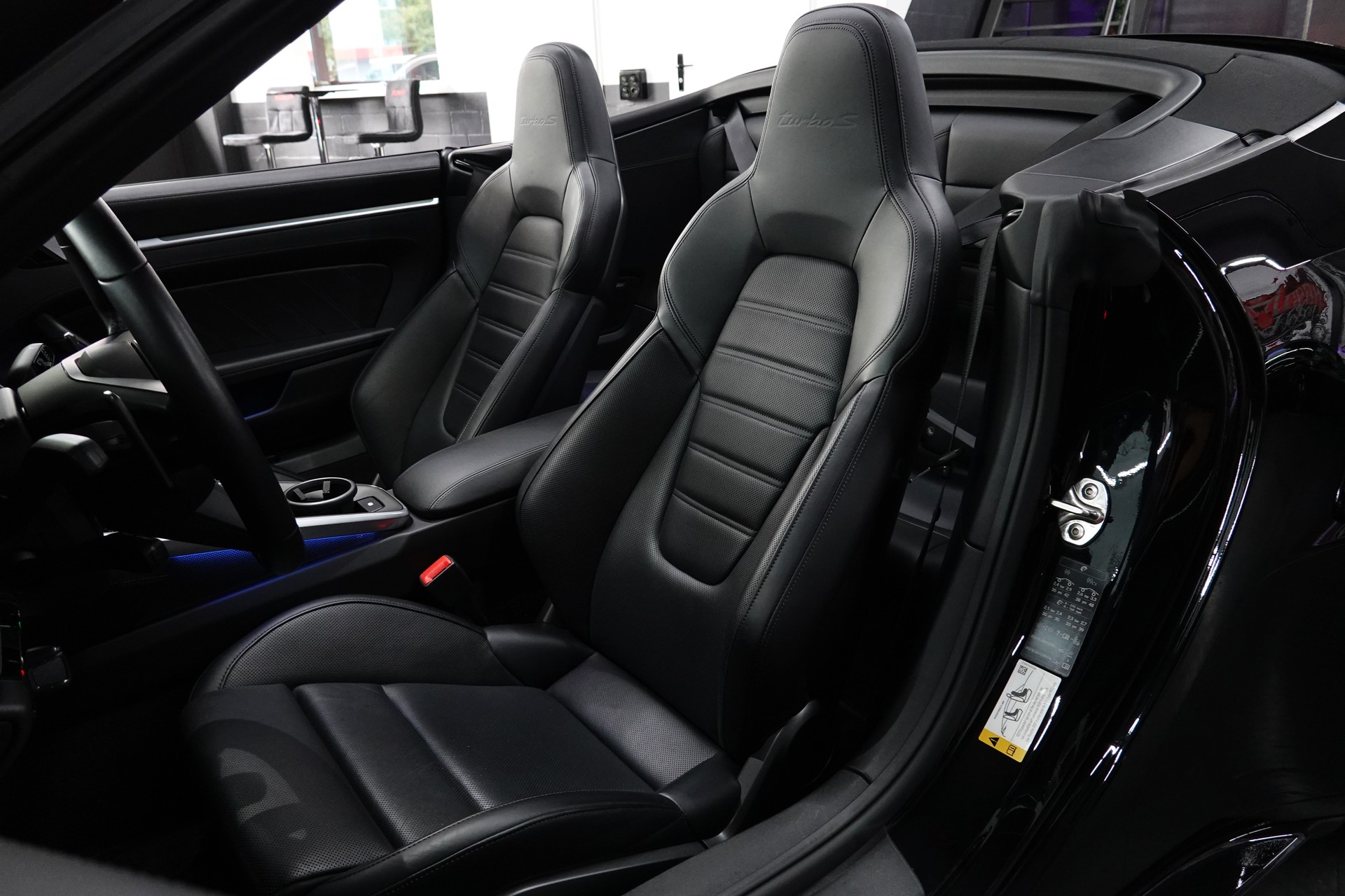 PORSCHE 911 TURBO S CABRIO PDK BLACK CH-FZ LIFTSYSTEM FULL ON TOP-image-41