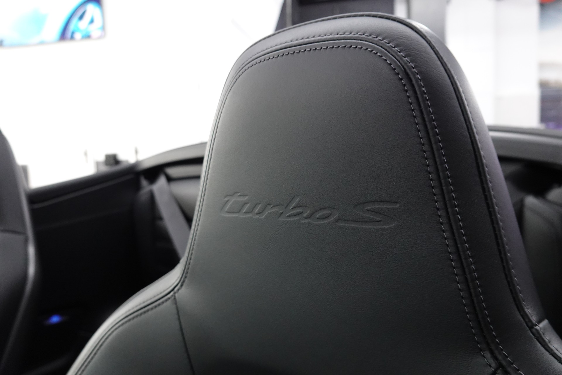 PORSCHE 911 TURBO S CABRIO PDK BLACK CH-FZ LIFTSYSTEM FULL ON TOP-image-42