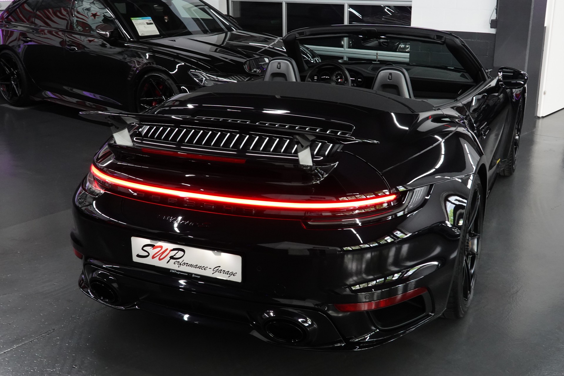 PORSCHE 911 TURBO S CABRIO PDK BLACK CH-FZ LIFTSYSTEM FULL ON TOP-image-21