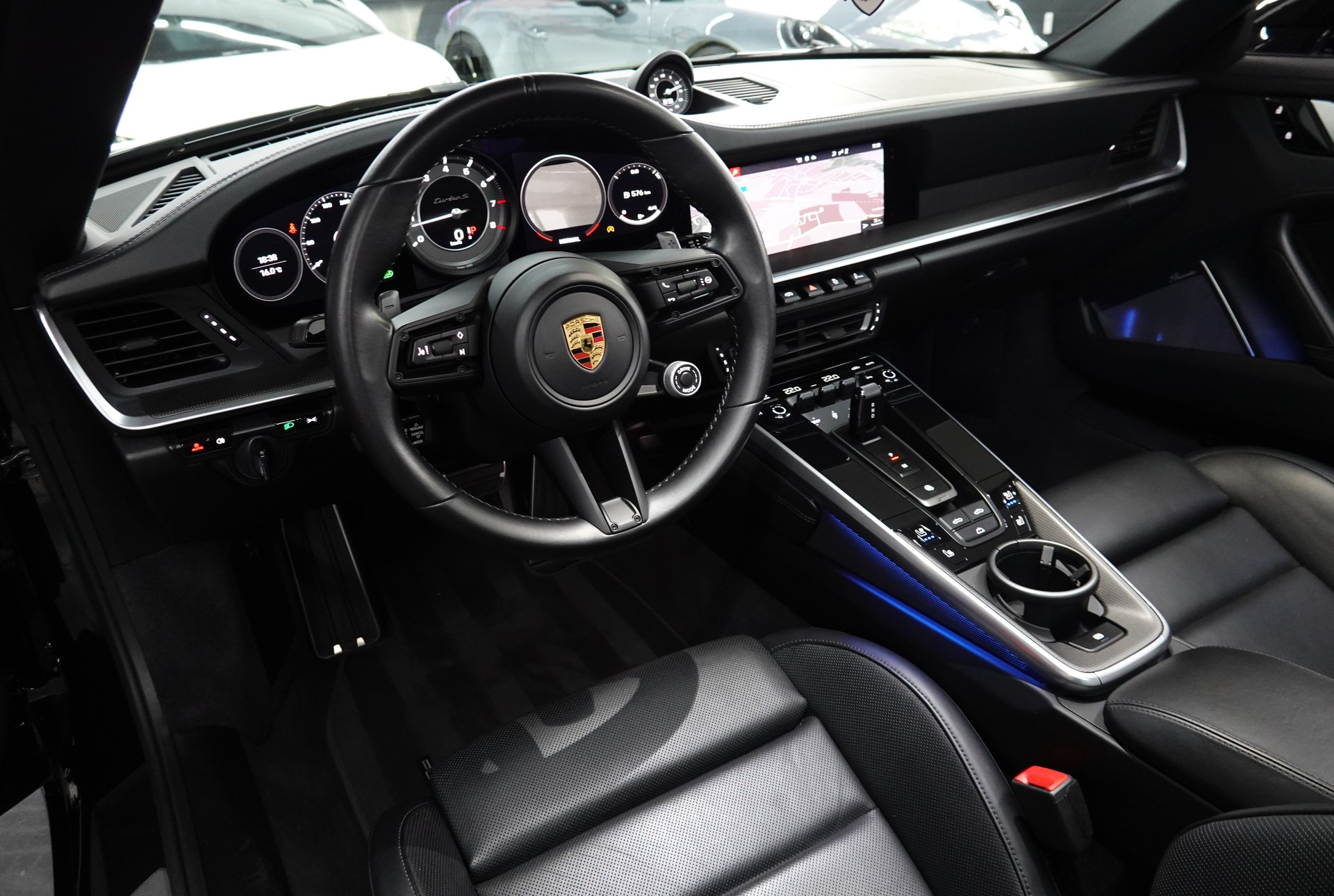 PORSCHE 911 TURBO S CABRIO PDK BLACK CH-FZ LIFTSYSTEM FULL ON TOP-image-31