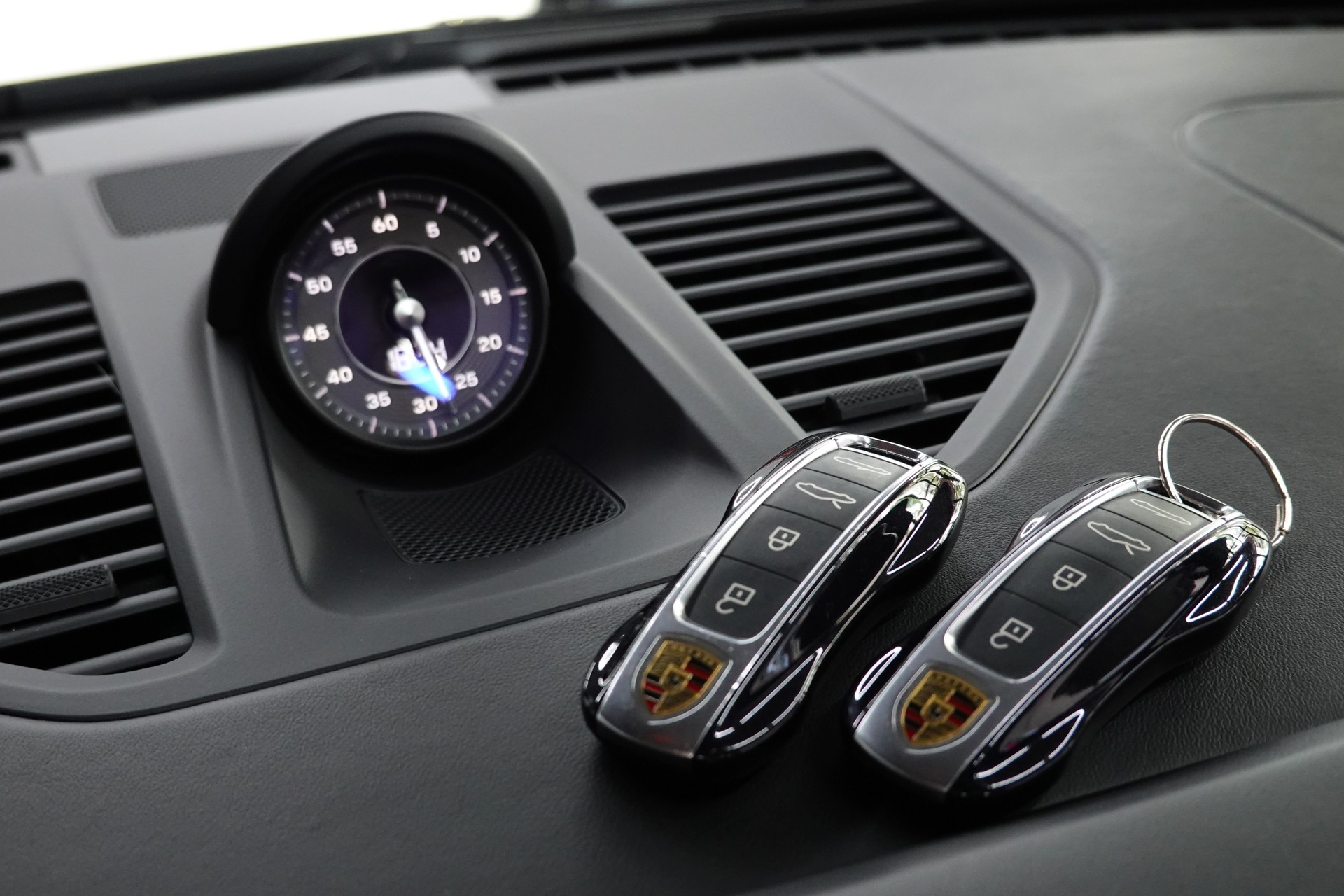 PORSCHE 911 TURBO S CABRIO PDK BLACK CH-FZ LIFTSYSTEM FULL ON TOP-image-30